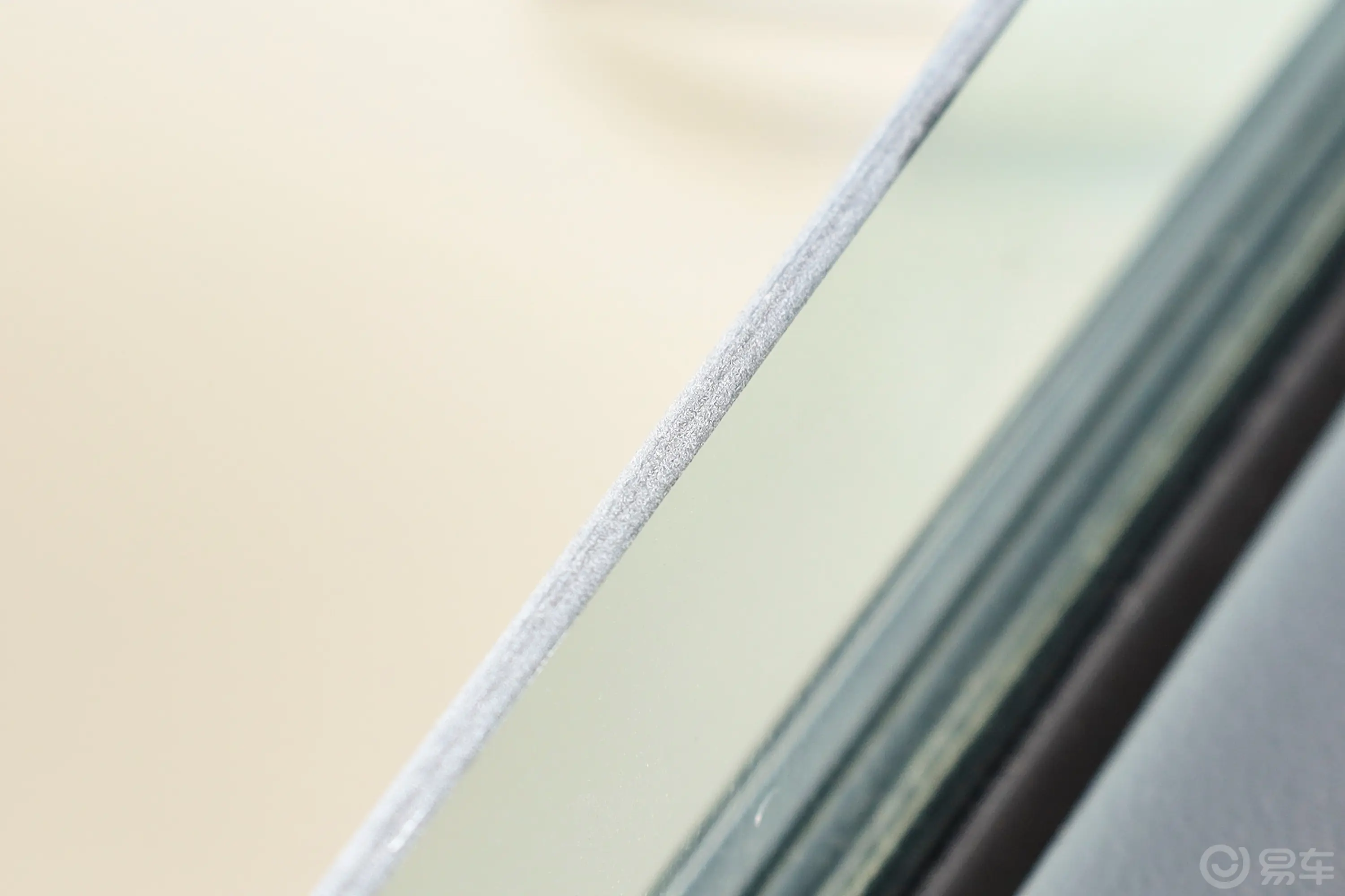 长安CS75PLUS第三代 冠军版 1.5T 智驾劲领型后排玻璃材质特写