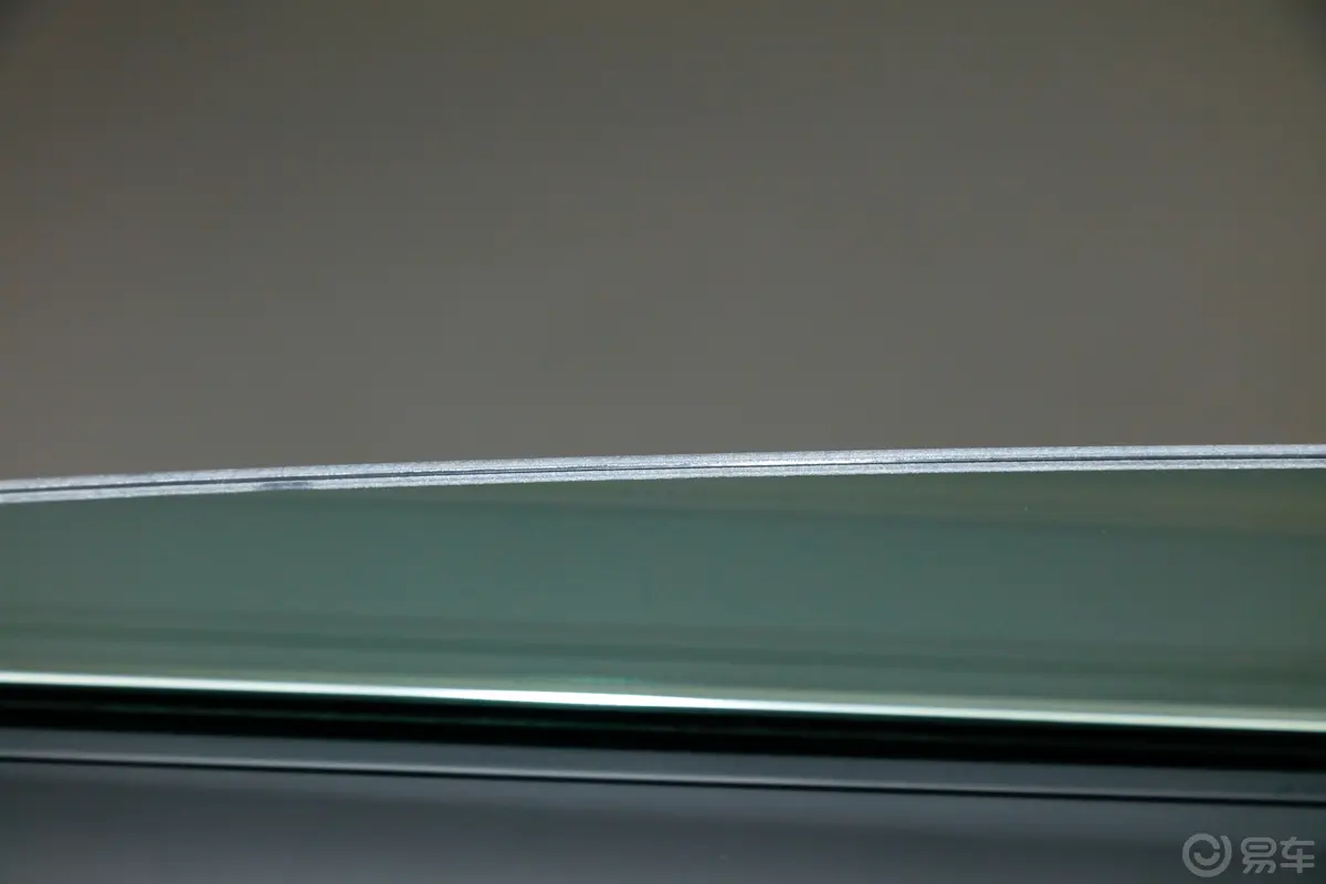 奥迪A8A8L Horch创始人版 60 TFSI后排玻璃材质特写