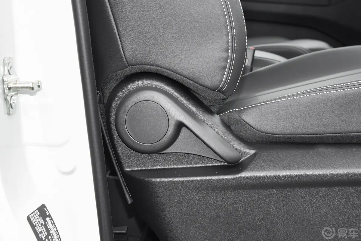 大通G102.0L 手动多功能旅行版 7座 CNG副驾座椅调节
