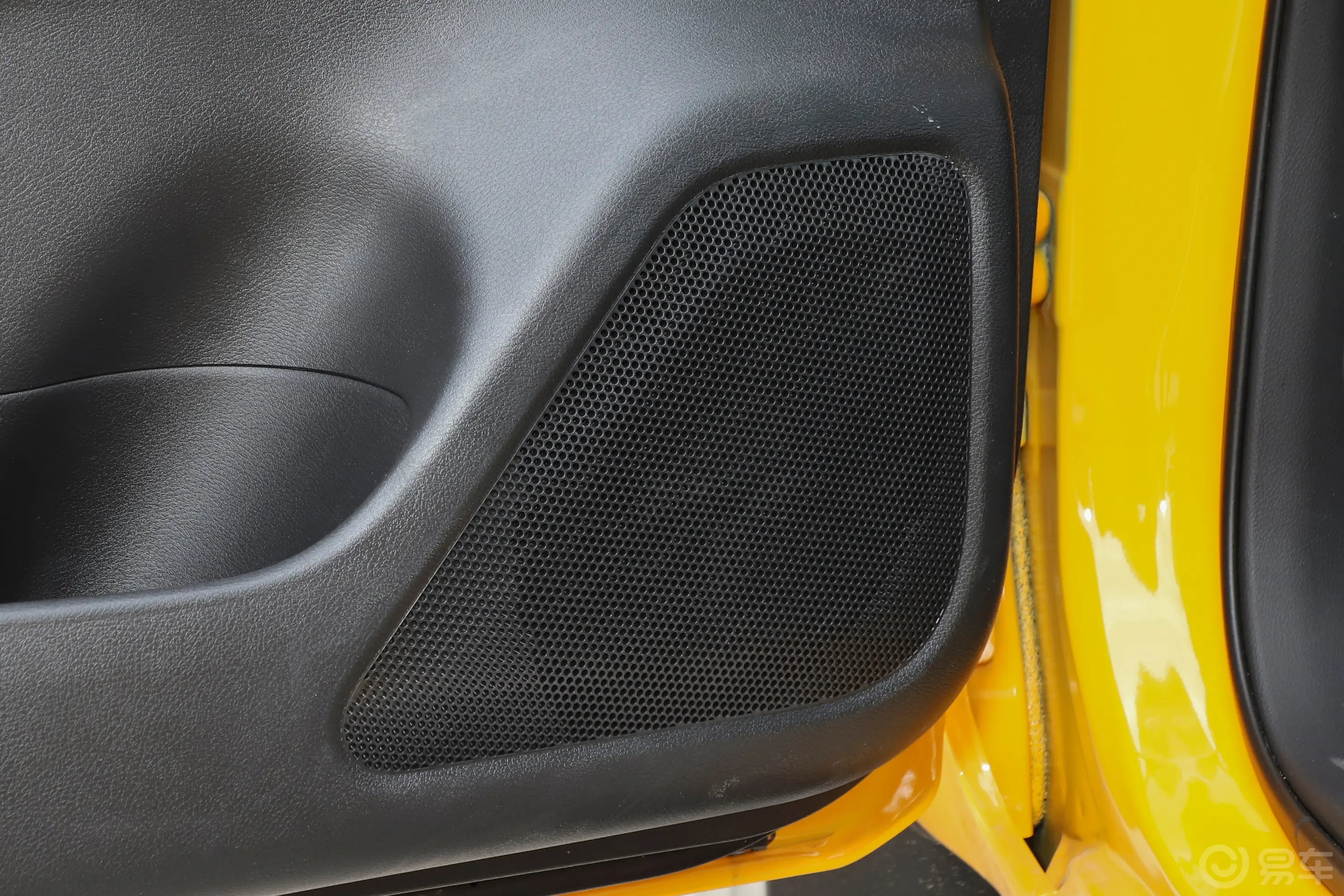 纳瓦拉改款 2.5L 手动四驱舒适型音响和品牌