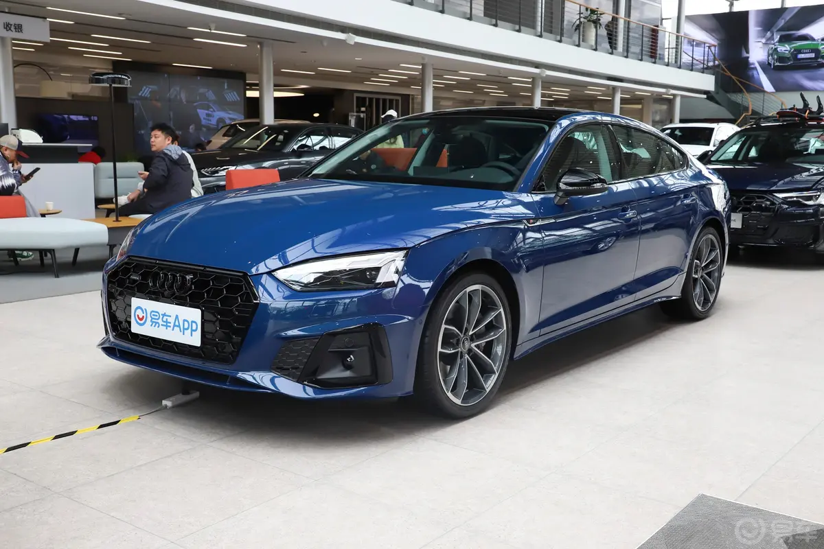 奥迪A5Sportback 45 TFSI quattro 臻选动感型侧前45度车头向左水平