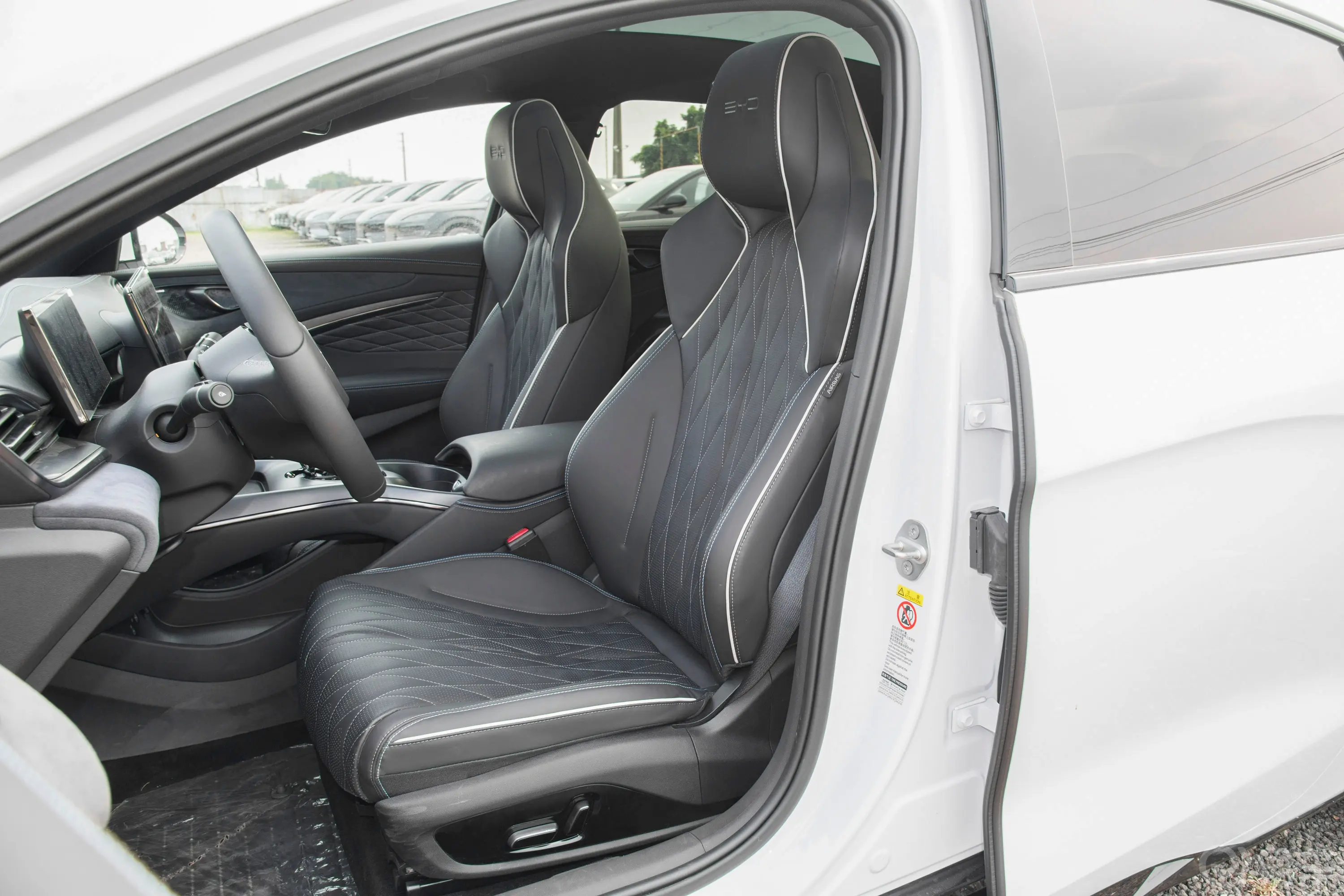 海豹EV 荣耀版 550km 后驱尊贵型驾驶员座椅