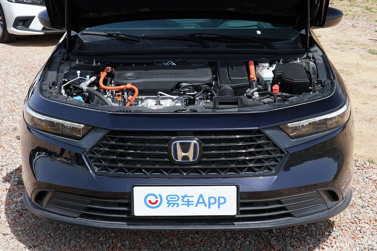 雅阁 e:PHEV2.0L 82km 豪华版发动机舱整体