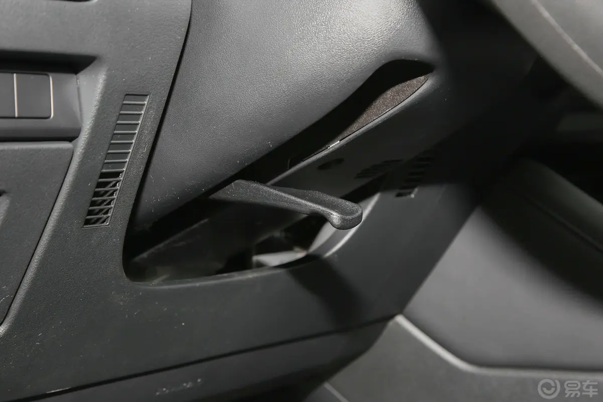 马自达3 昂克赛拉1.5L 手动质美版方向盘调节