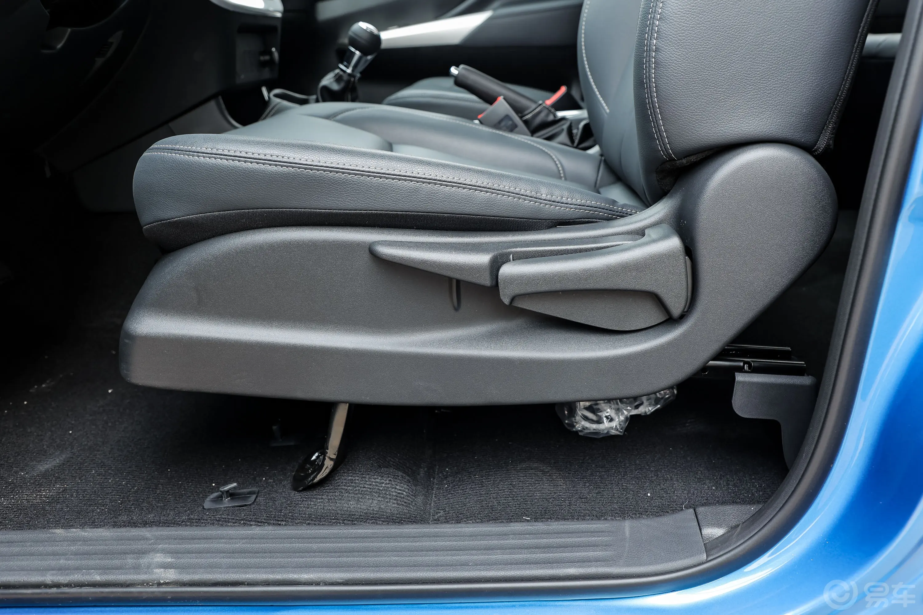 锐骐62.4L 手动两驱标准型 汽油主驾座椅调节