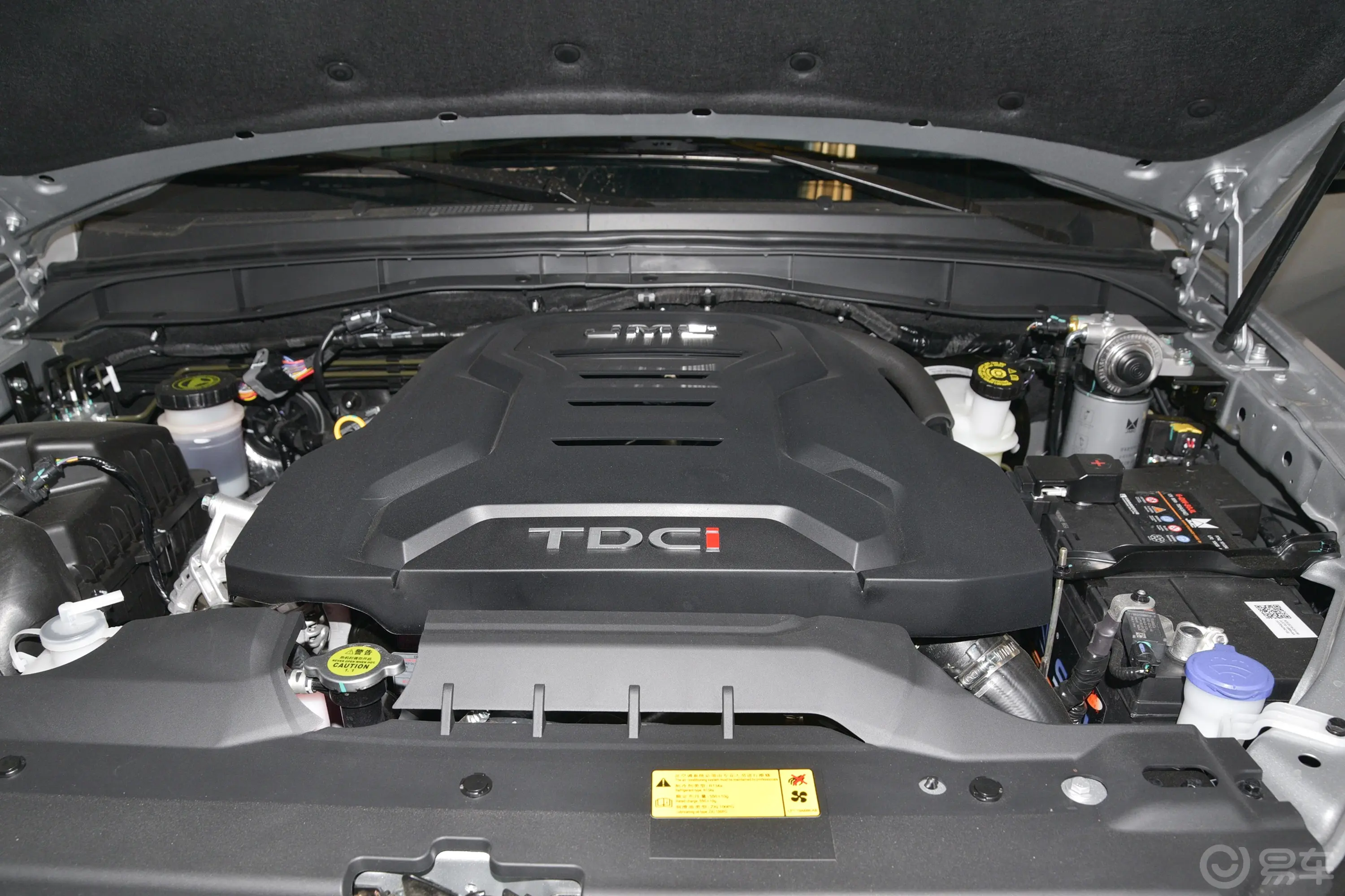 域虎72.0T 自动四驱长轴平底货箱舒享款 柴油发动机特写