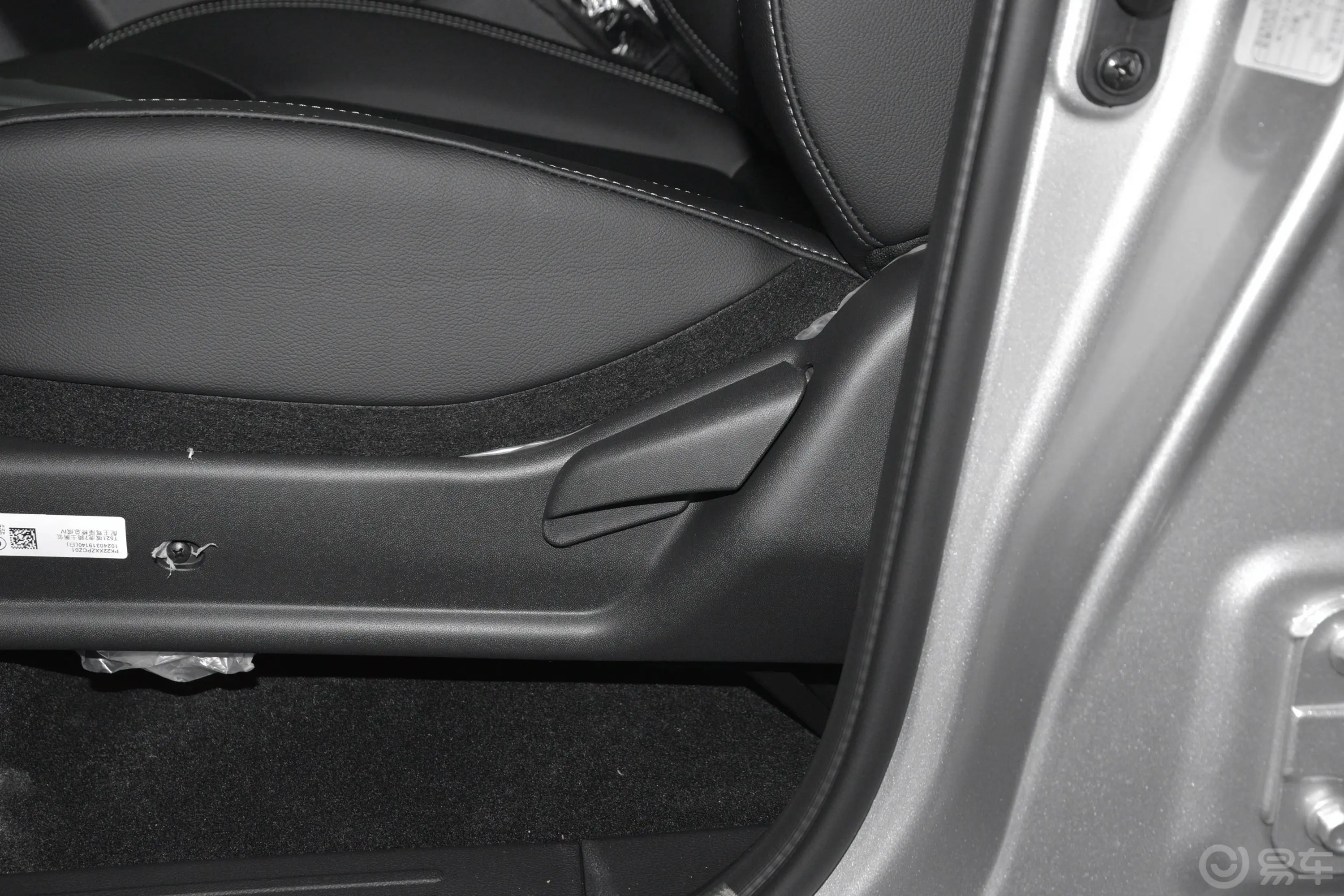 域虎72.0T 自动四驱长轴平底货箱舒享款 柴油主驾座椅调节