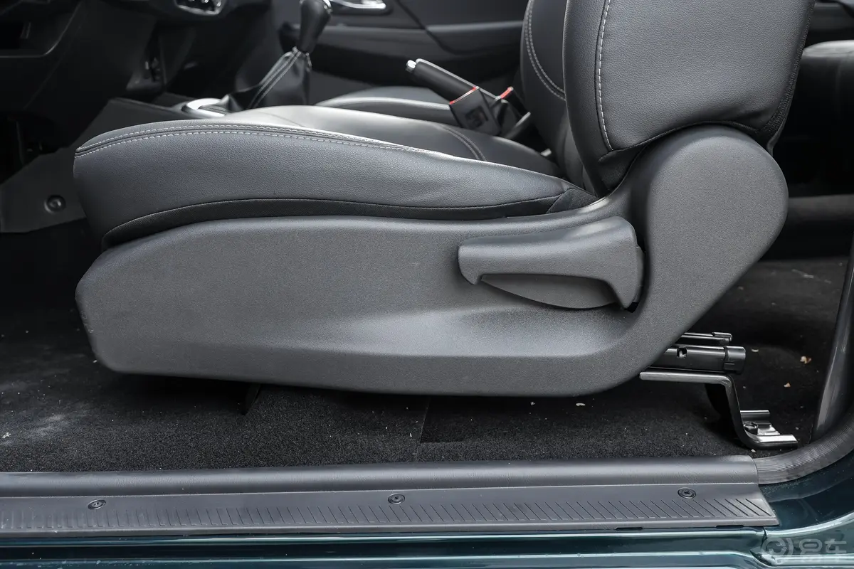 锐骐2.4L 两驱基型车创业版 汽油副驾座椅调节