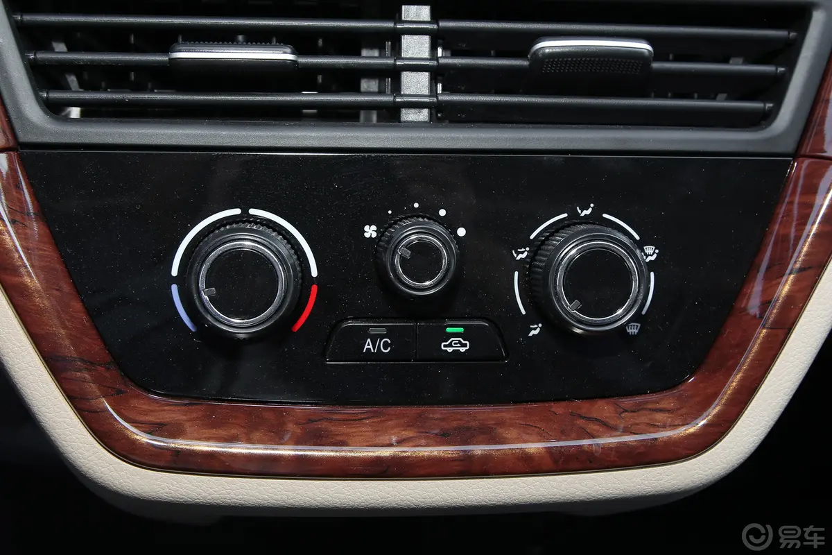 跨越王X7东安1.6L 3.7米仓栅车单排双后轮豪华型 汽油空调
