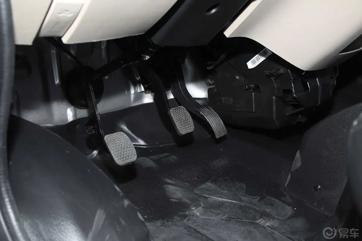 跨越王X7东安1.6L 3.7米仓栅车单排双后轮豪华型 汽油脚踏板