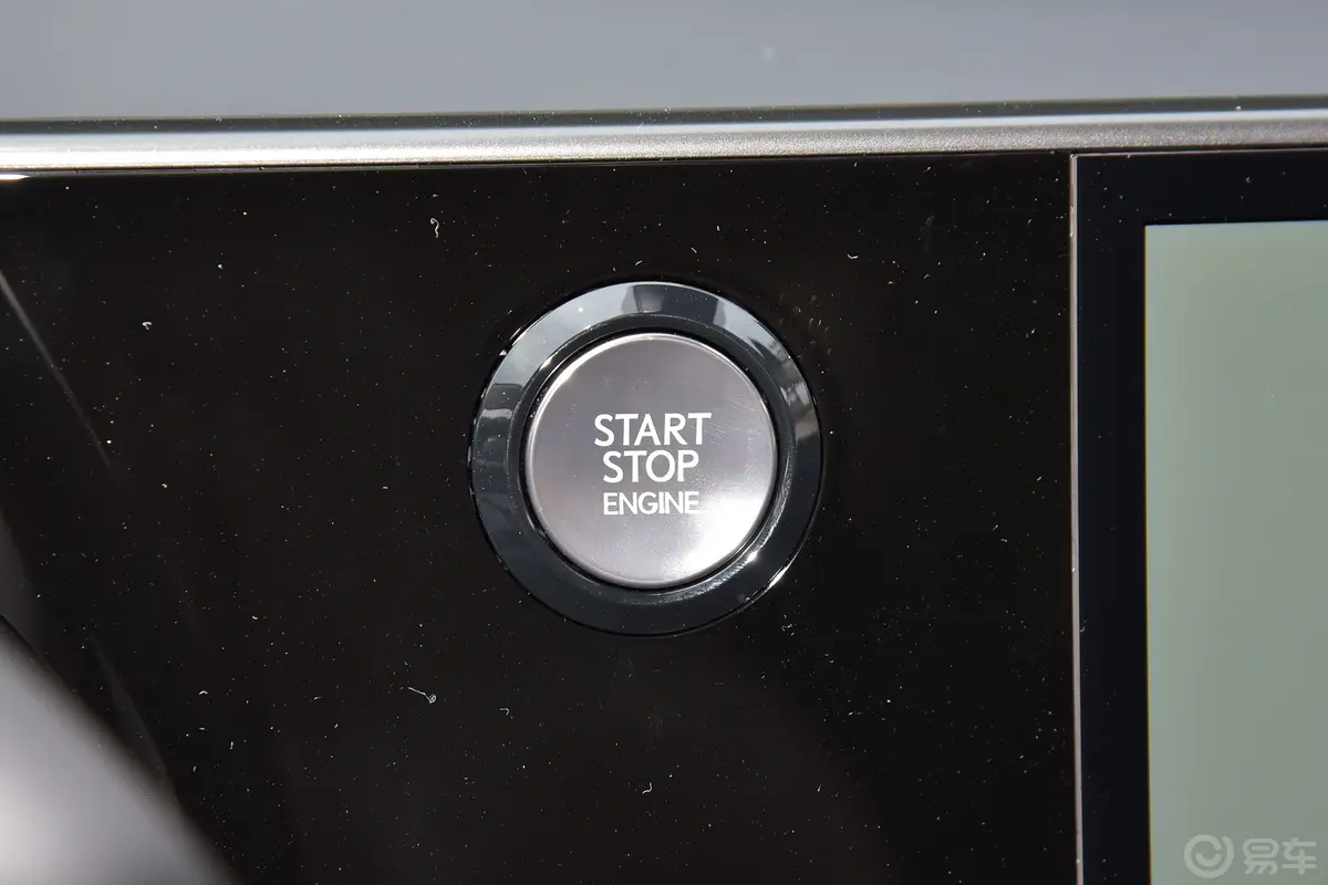 雷克萨斯NX260 两驱创驰版钥匙孔或一键启动按键
