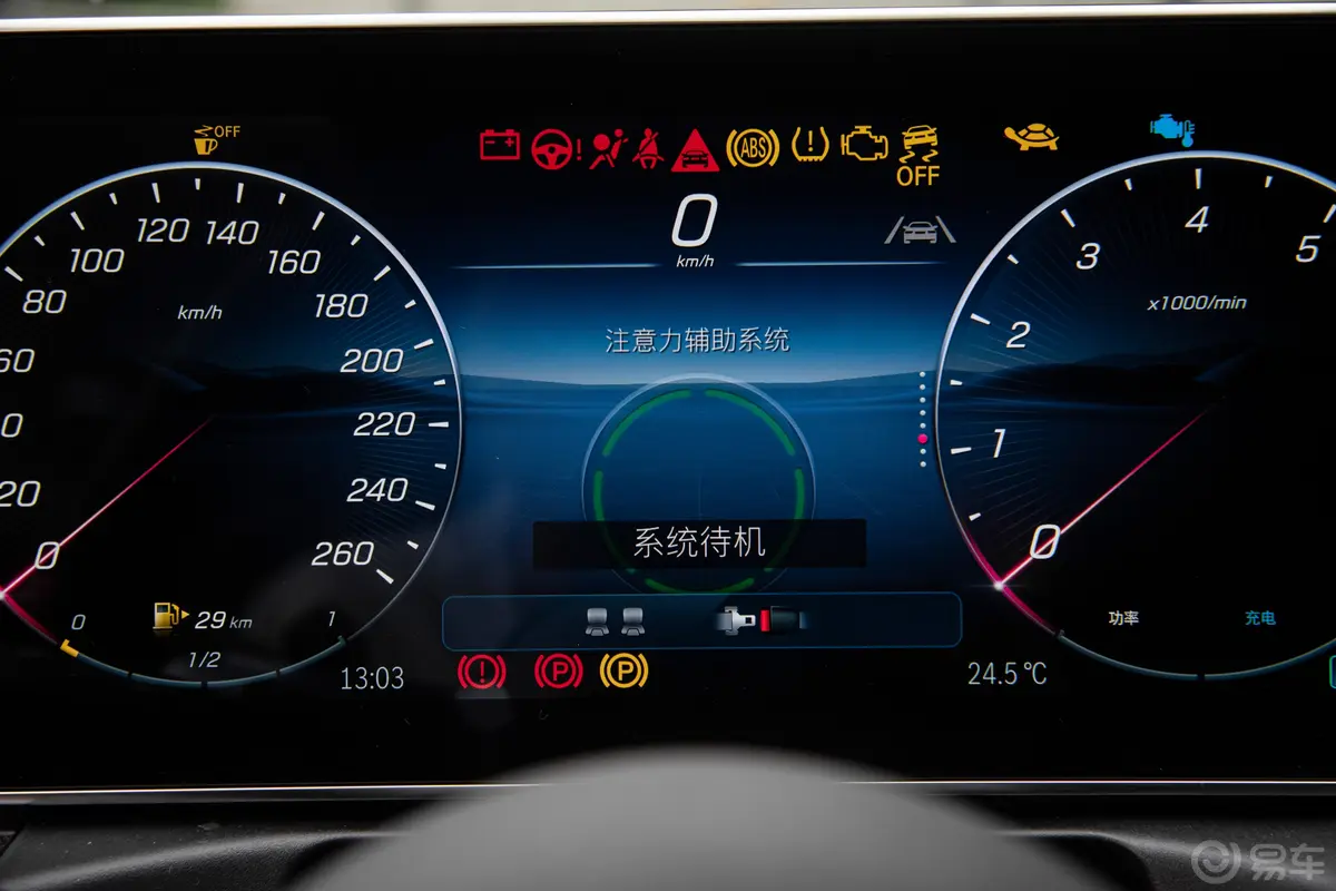 奔驰CLECLE 300 4MATIC 豪华型轿跑车主驾驶位