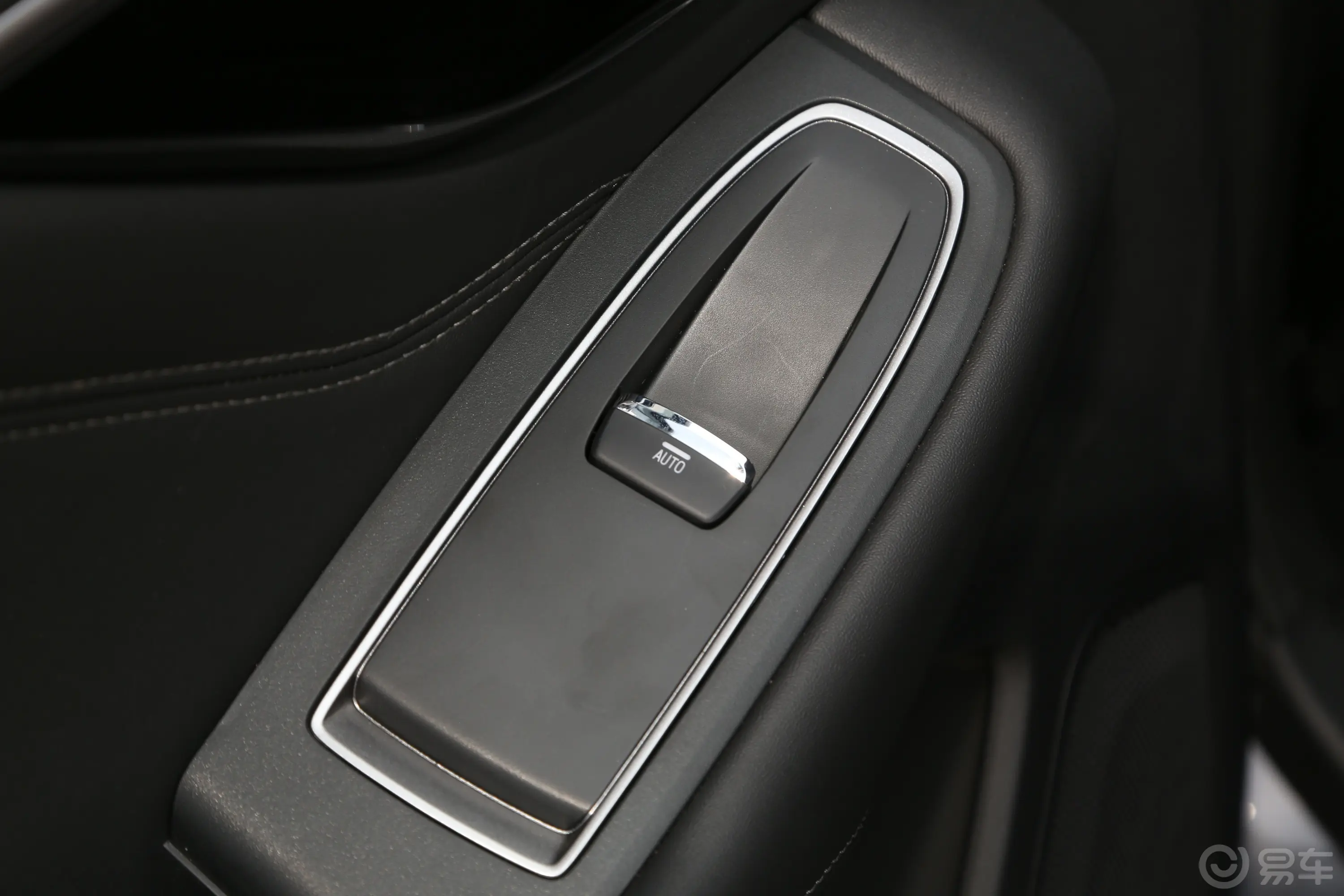 傲虎2.5i AWD旗舰版EyeSight后车窗调节