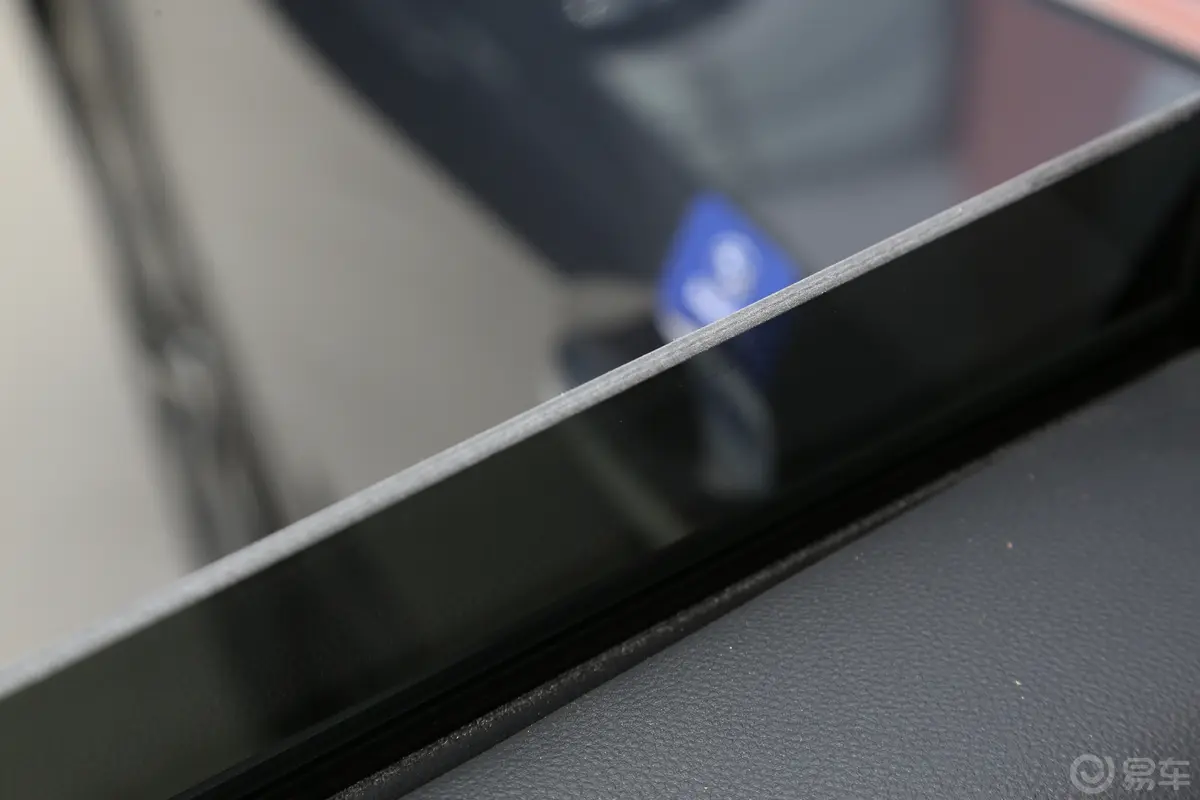 傲虎2.5i AWD旗舰版EyeSight后排玻璃材质特写