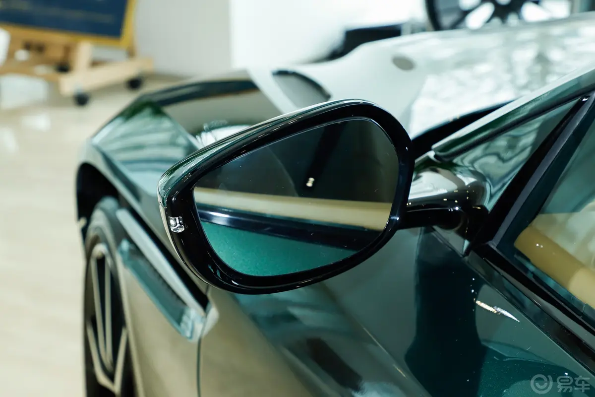 阿斯顿·马丁DB114.0T V8 Coupe后视镜镜面