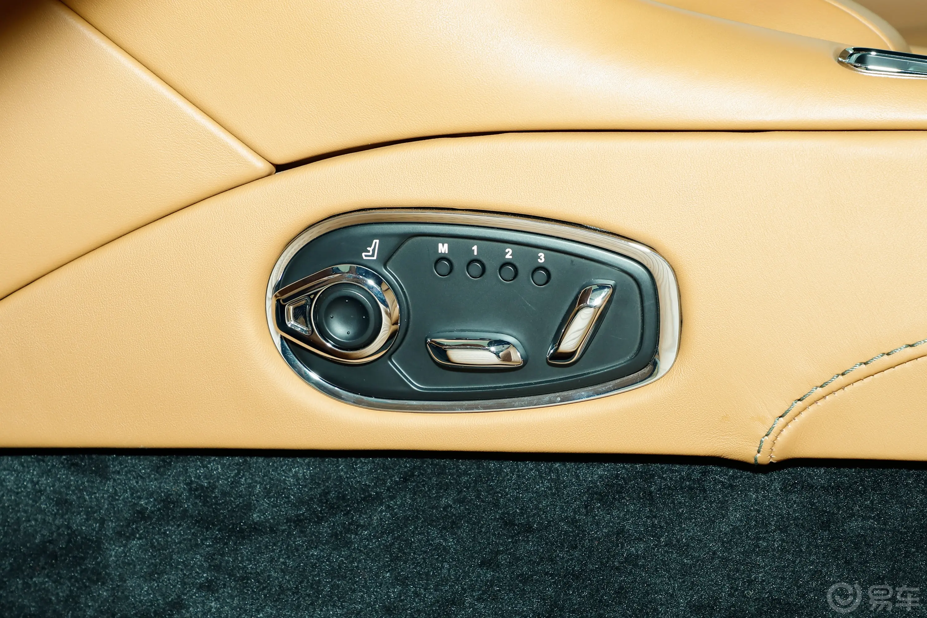 阿斯顿·马丁DB114.0T V8 Coupe主驾座椅调节
