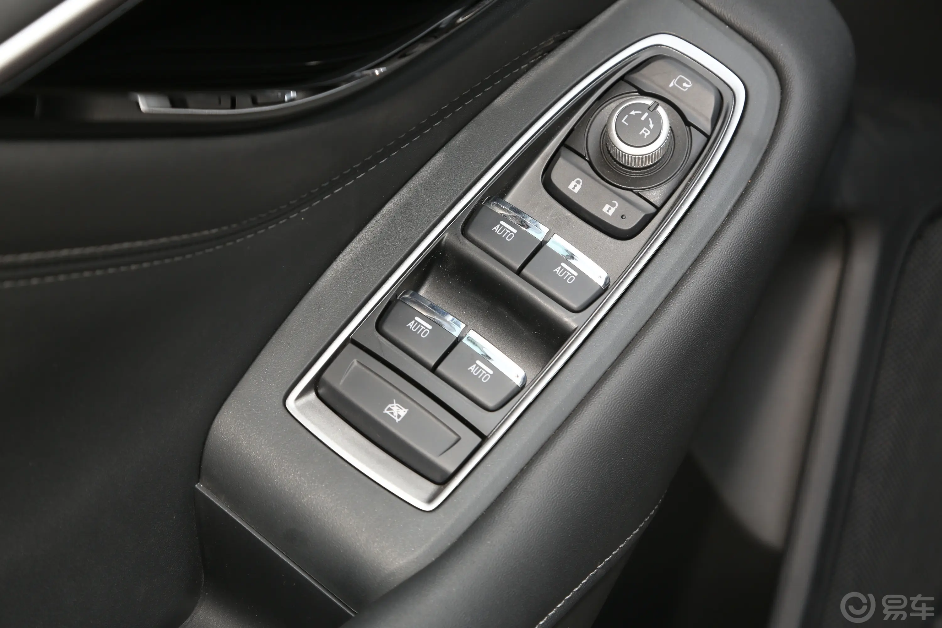 傲虎2.5i AWD旗舰版EyeSight车窗调节整体