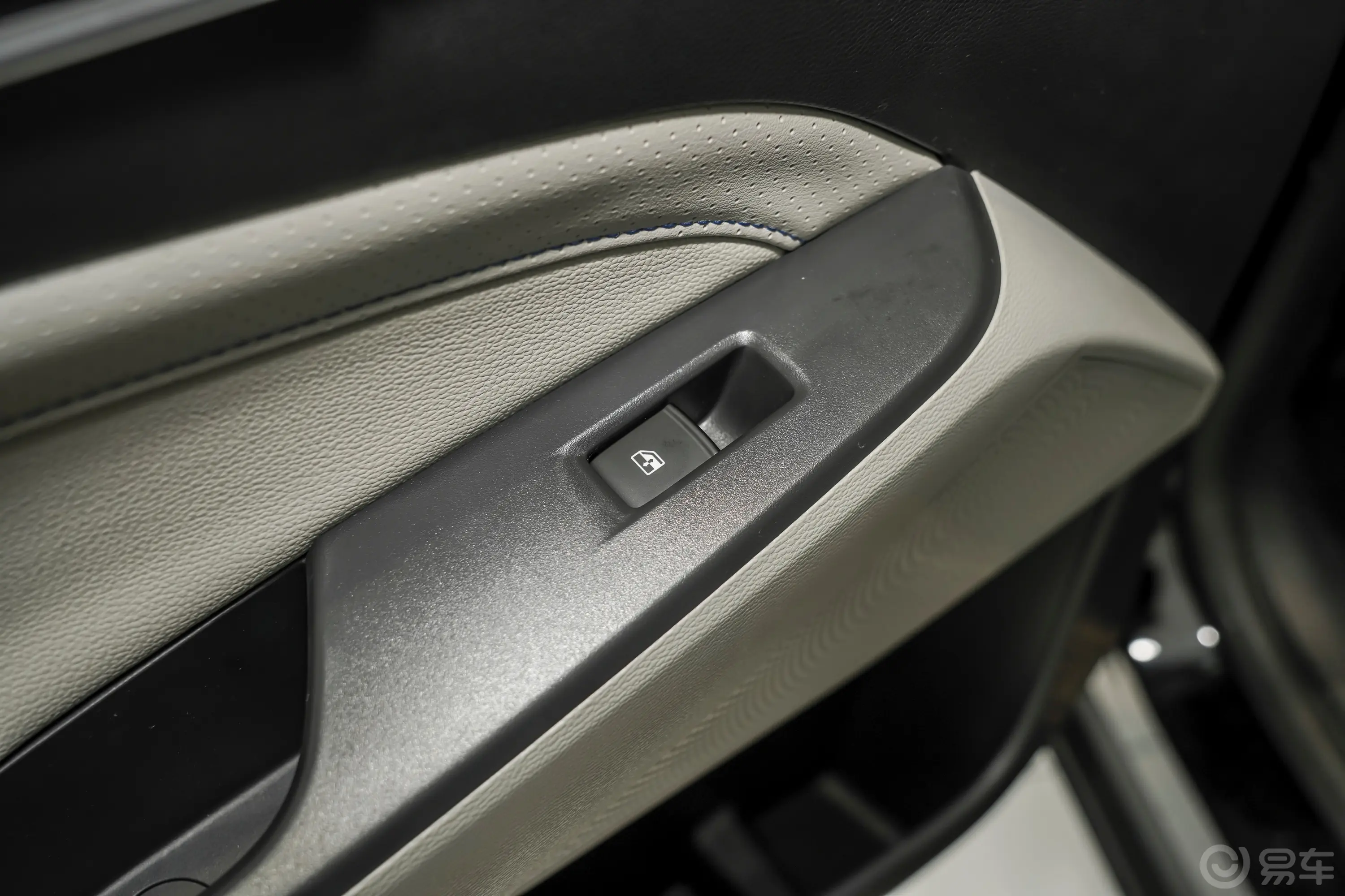 大通G50PLUS 幸福推荐款 1.5T 荣耀版后车窗调节