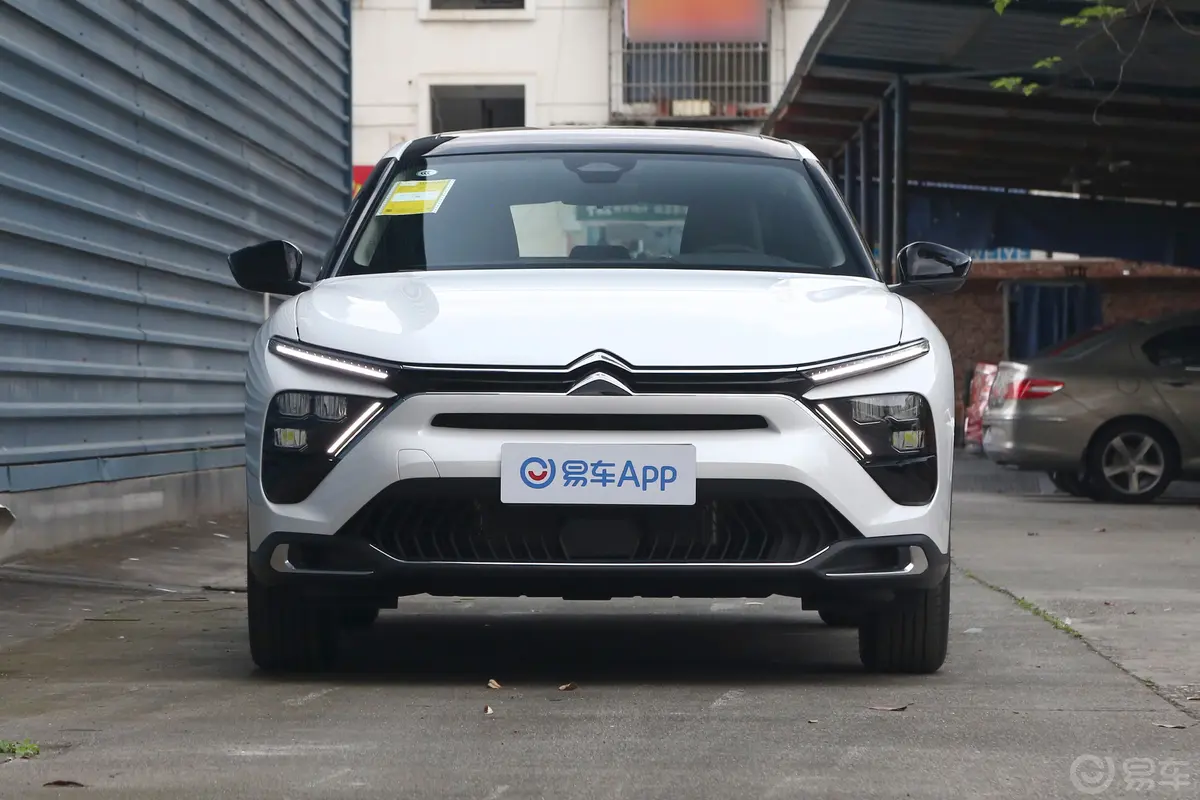 凡尔赛C5 X1.6T 享不凡正前水平