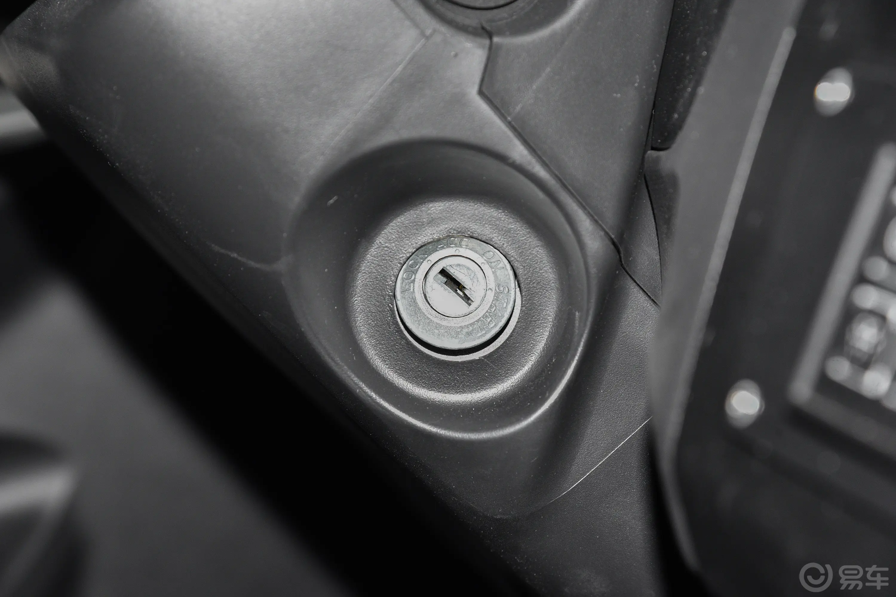 瑞驰新能源EC31263km 冷藏车标准版钥匙孔或一键启动按键