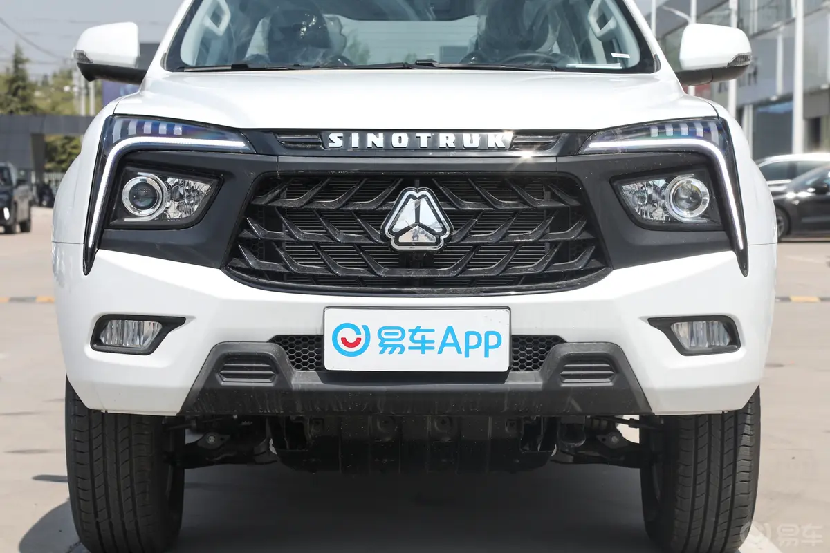 中国重汽皮卡商用 2.0T 自动两驱标轴豪华版 柴油外观细节