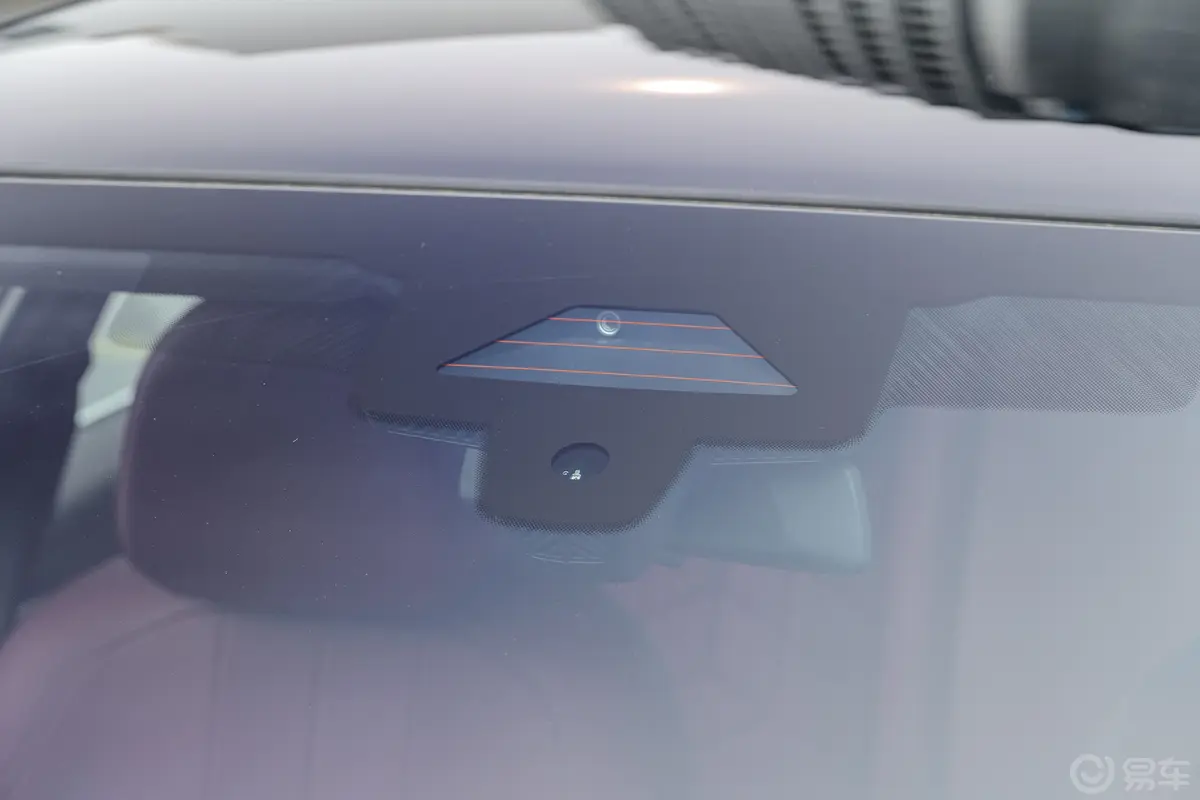 宝马i5eDrive 35L 豪华套装车前雷达