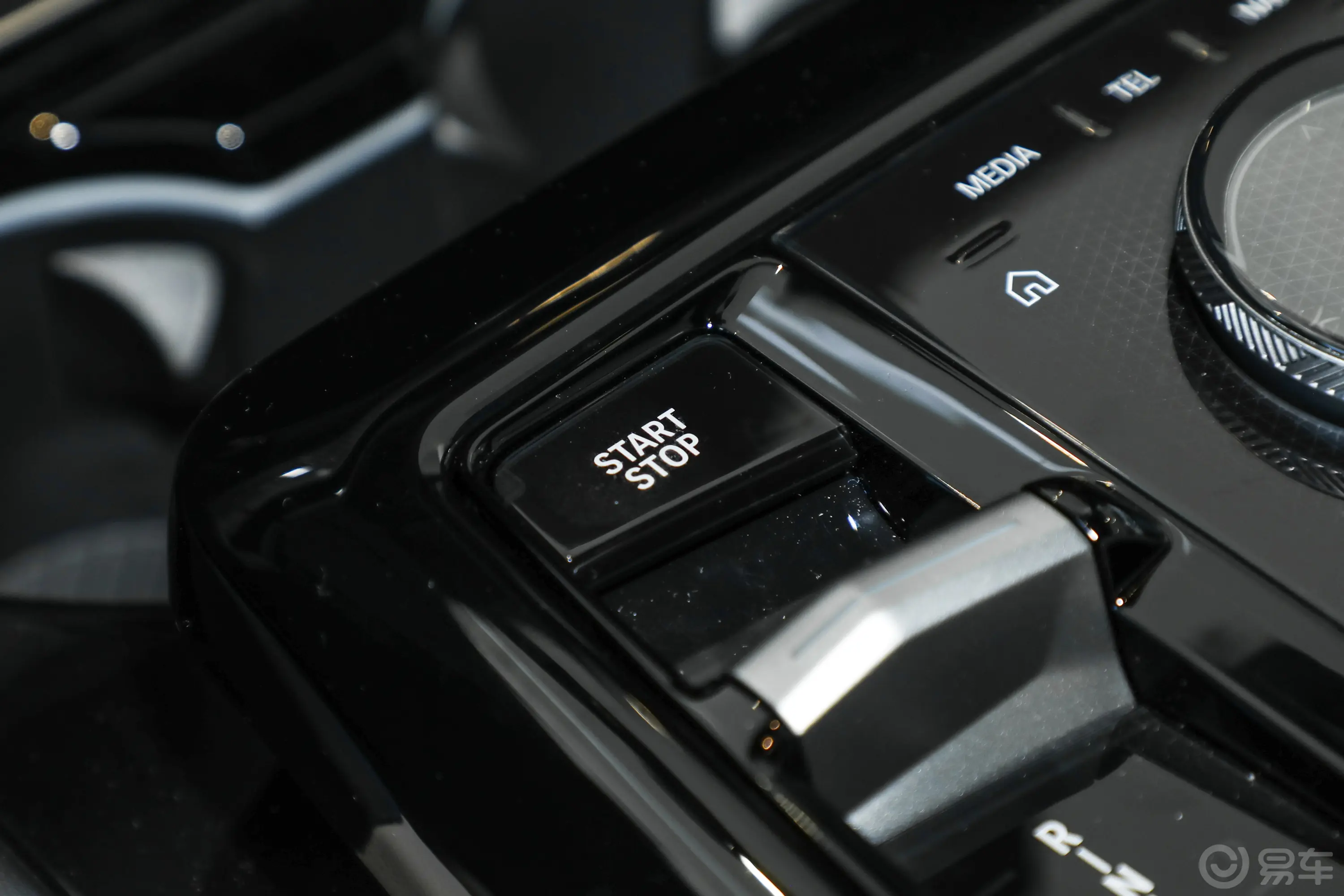宝马i5(进口)xDrive M60钥匙孔或一键启动按键