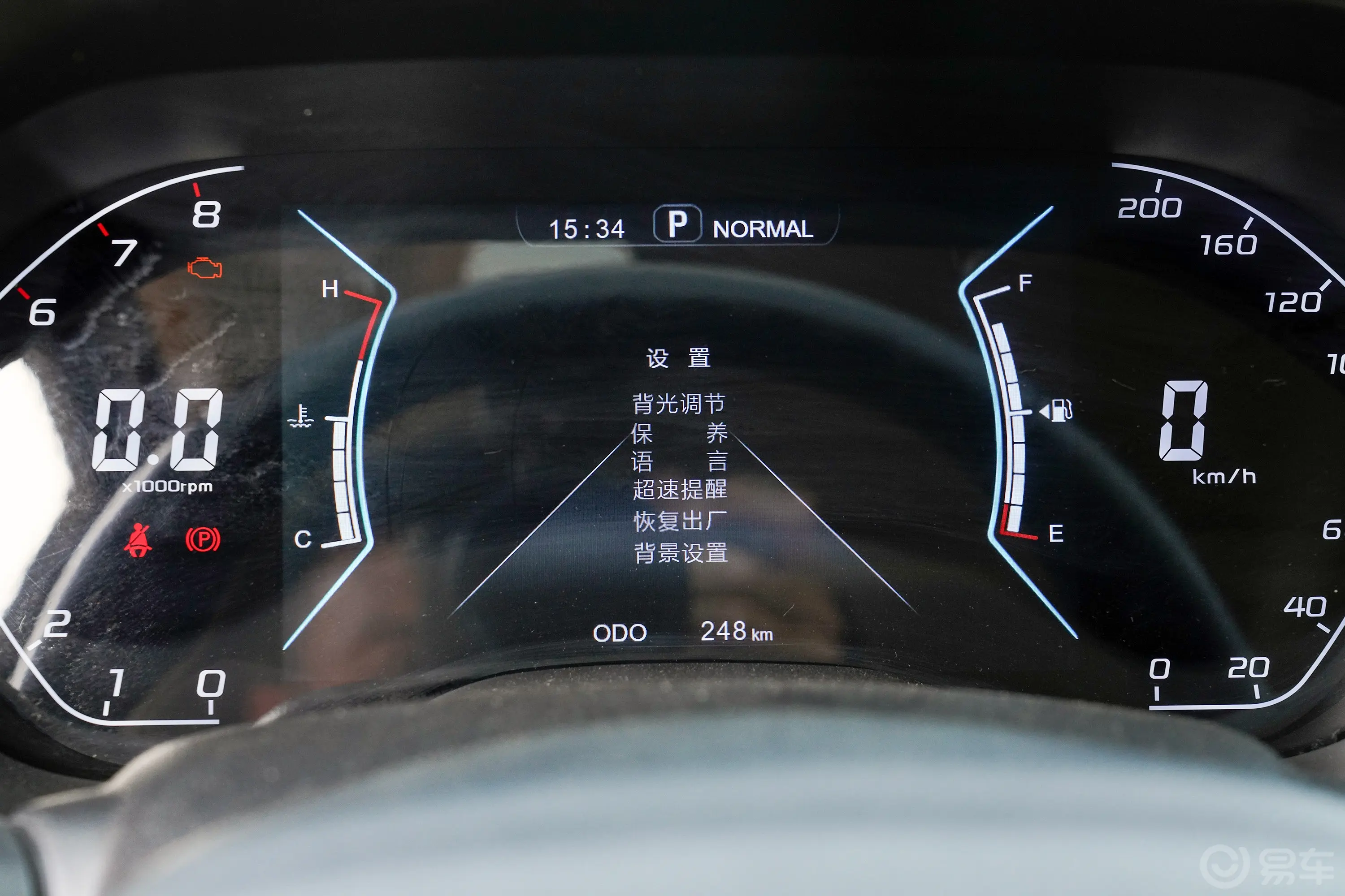 帕拉丁2.0T 四驱纪念版主驾驶位