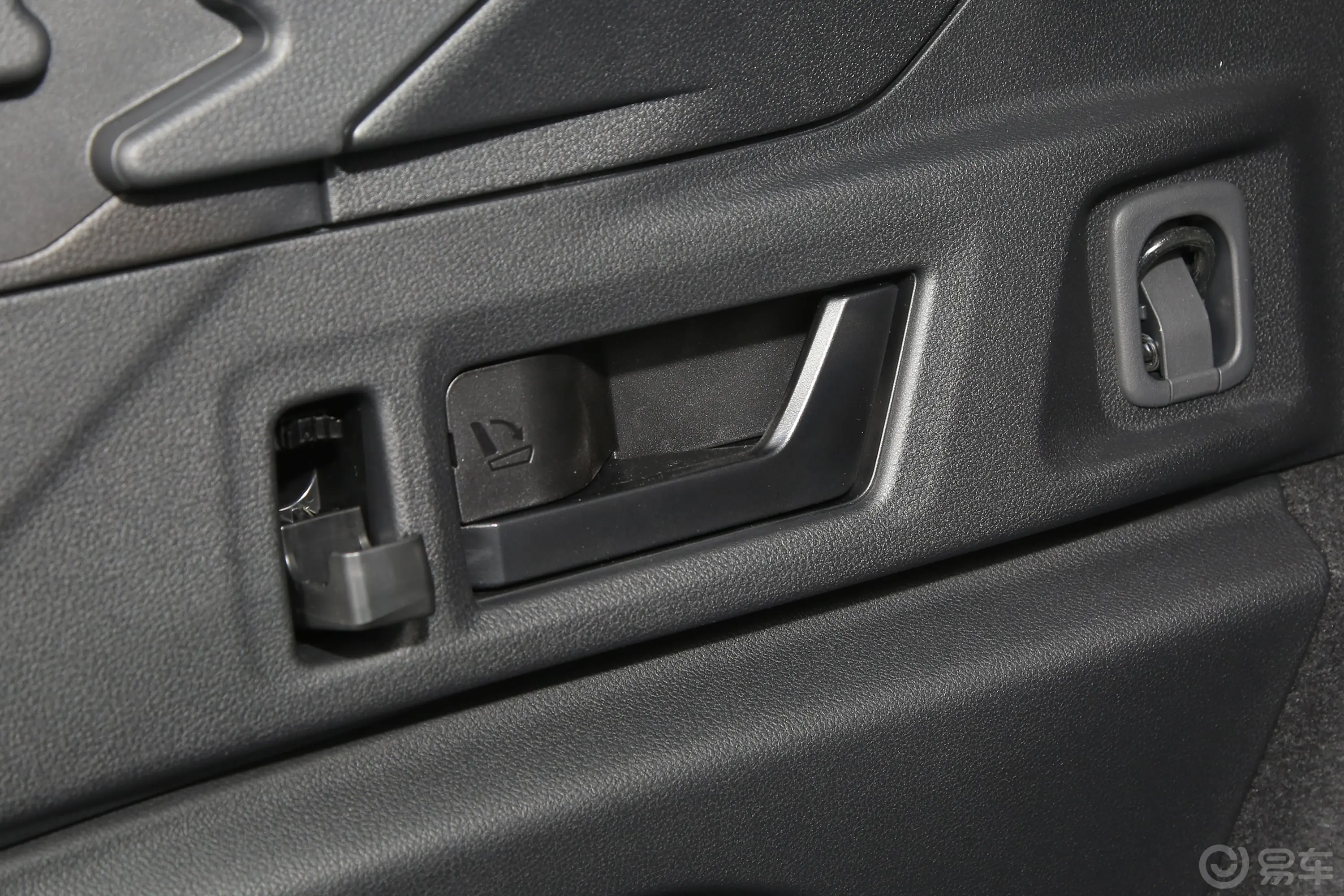 傲虎2.5i AWD旷野限定版EyeSight后备厢