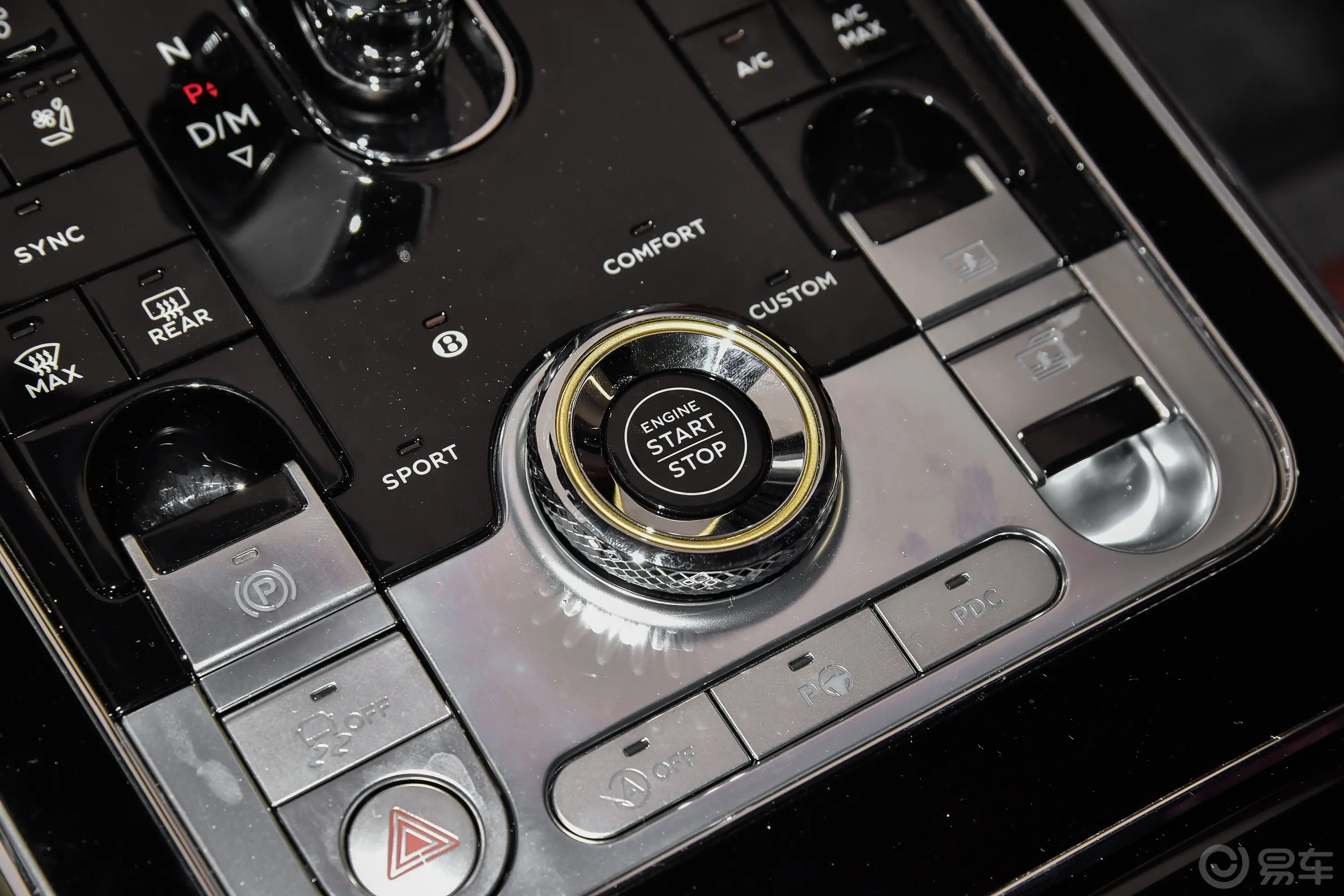 飞驰4.0T V8 雅度版钥匙孔或一键启动按键