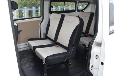 2024款 跨越星V7 EV 251km 客车对开门舒适型 6座空间