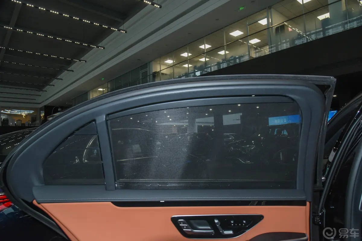 奔驰S级改款 S 400 L 商务型后排侧窗遮阳帘