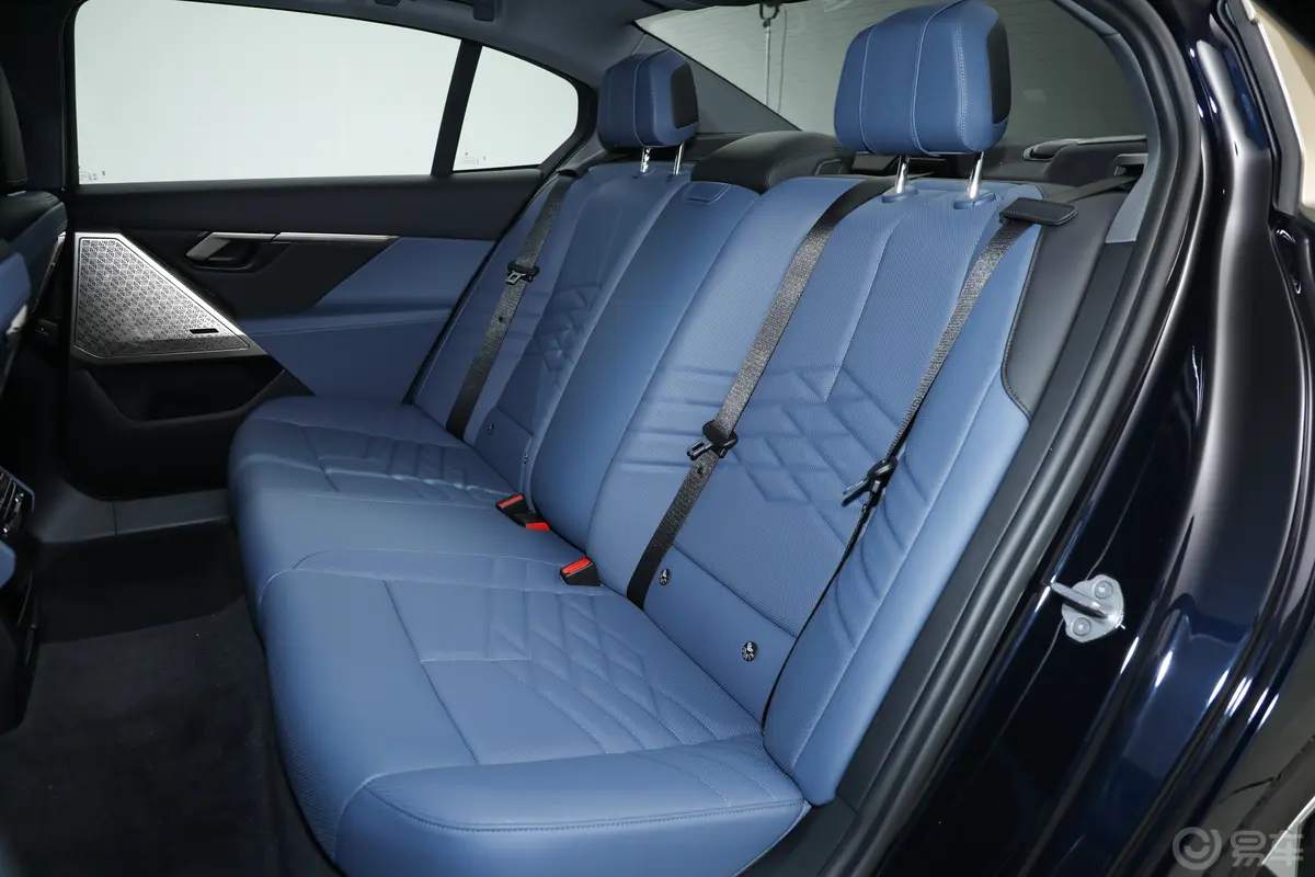 宝马5系530Li 尊享型 M运动套装后车窗调节
