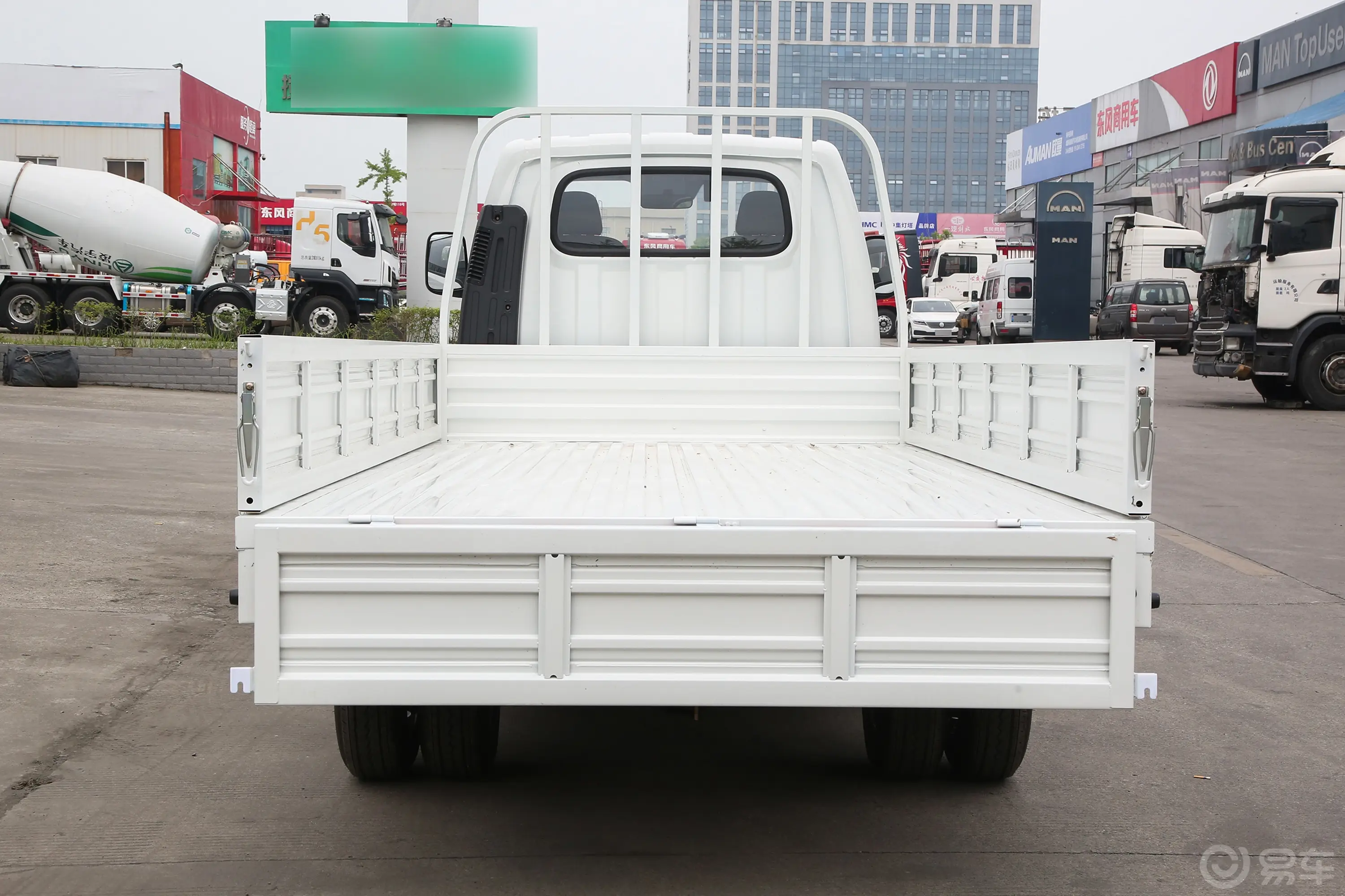 跨越者D5 PLUS2.0L 4.02米栏板车单排舒适型 CNG后备厢