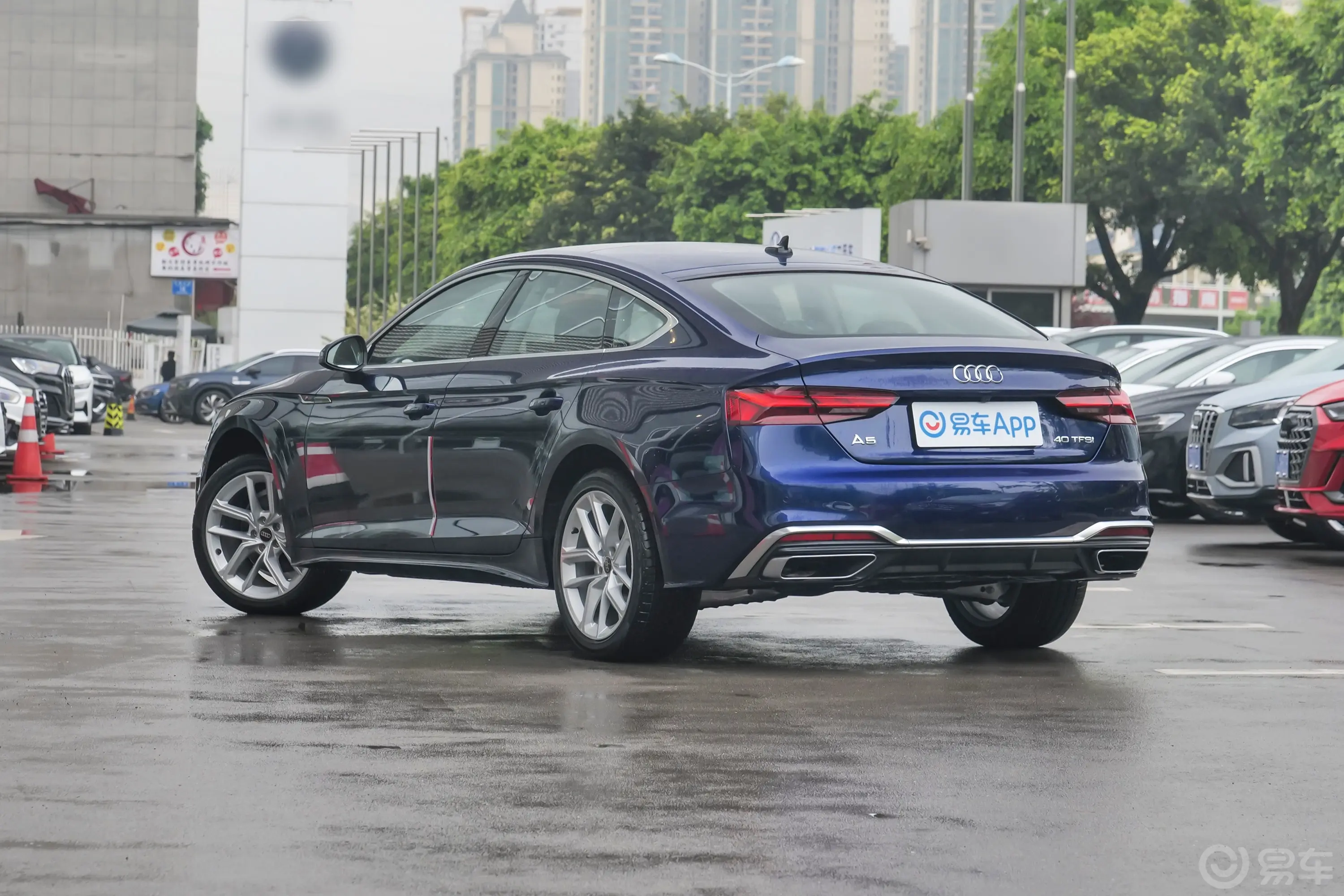 奥迪A5Sportback 40 TFSI 时尚动感型侧后45度车头向左水平