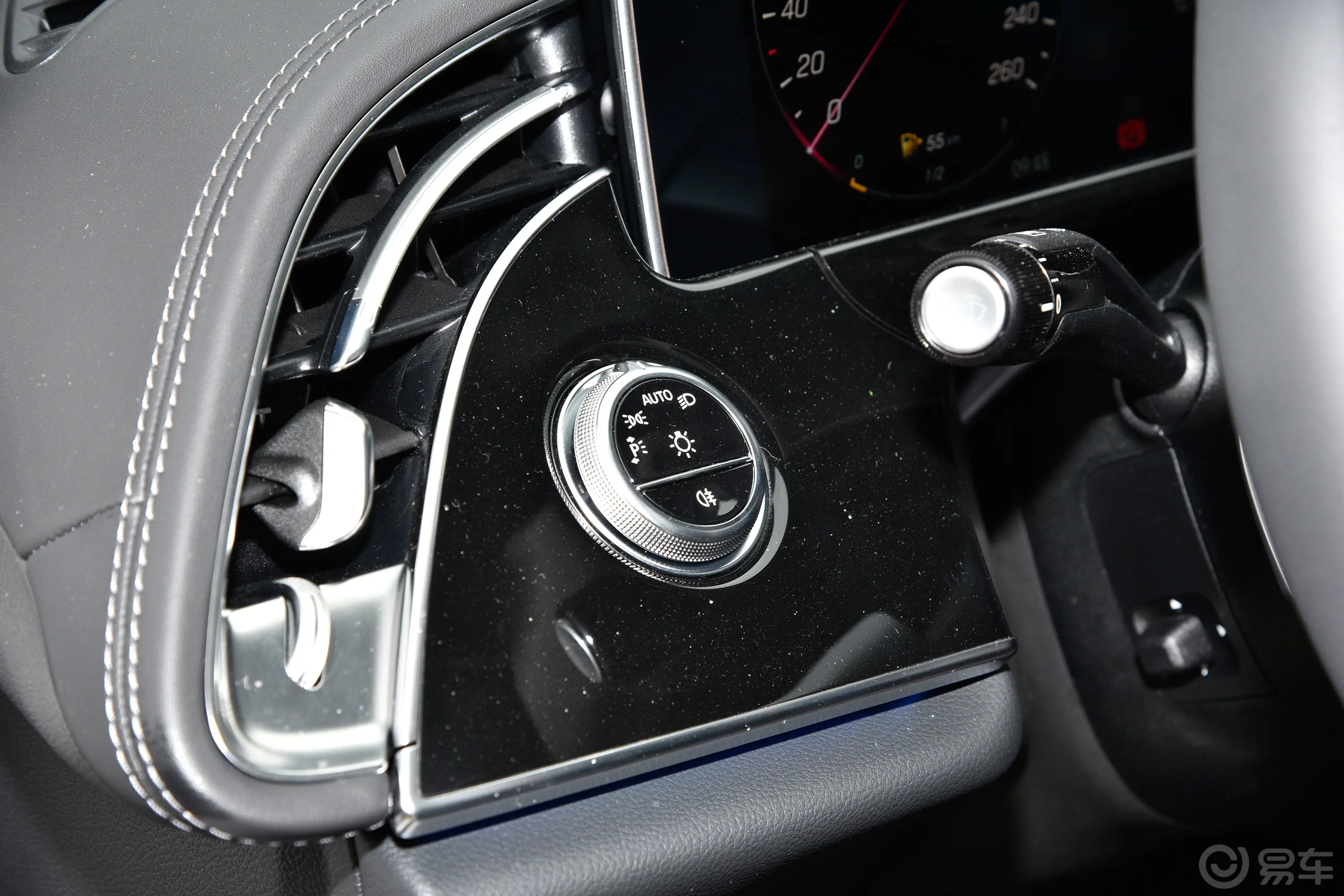 奔驰E级(进口)E 300 豪华型运动版灯光控制区