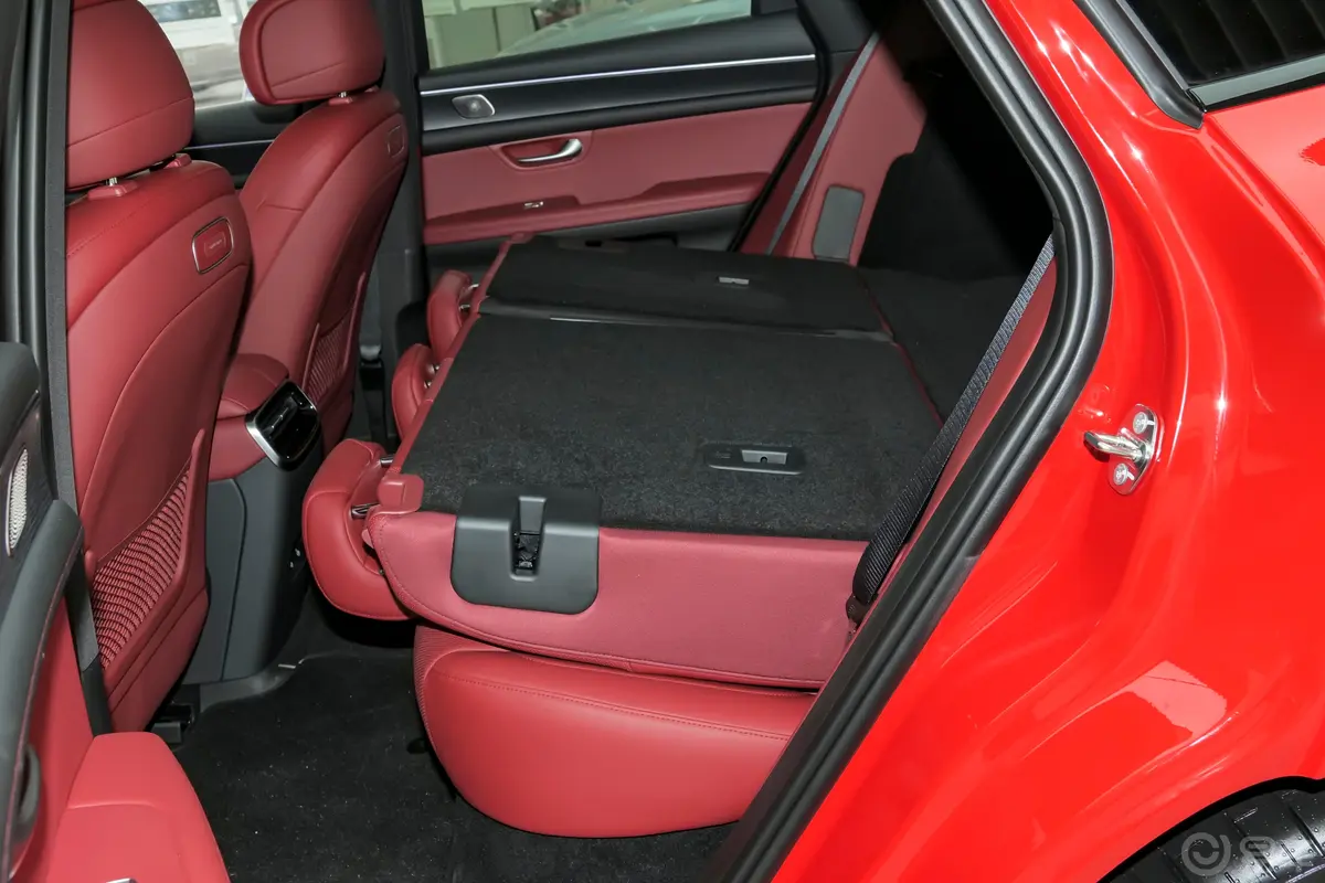 问界M5增程版 230km Max RS 四驱高阶智驾版后排空间