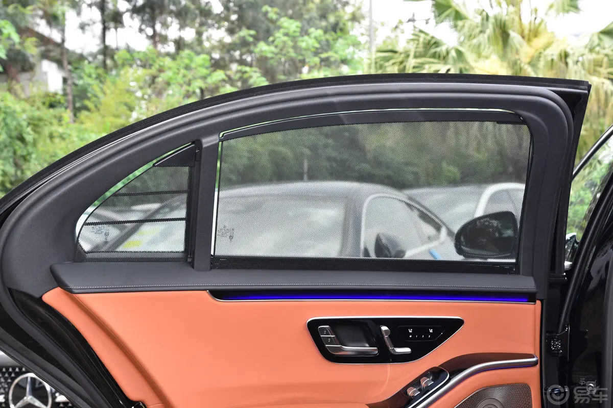 奔驰S级改款 S 400 L 豪华型后排侧窗遮阳帘