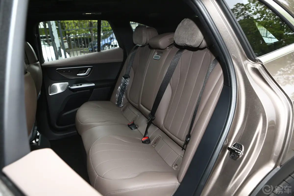奔驰EQE SUV500 4MATIC 豪华版后排座椅