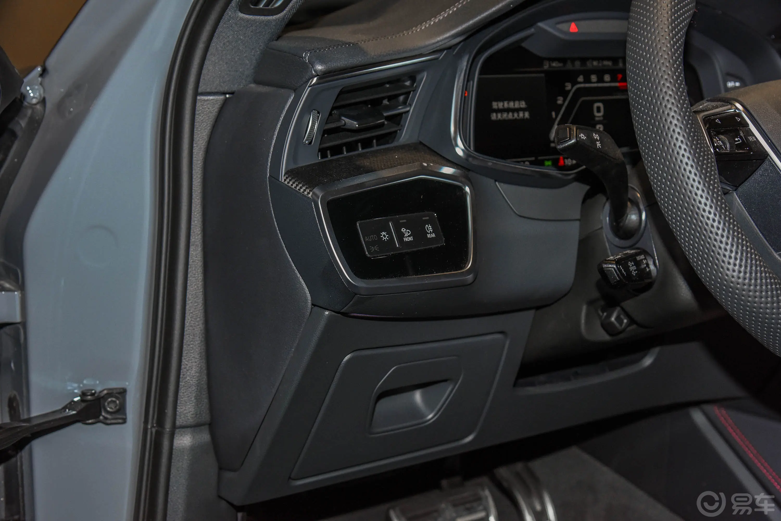 奥迪RS 64.0T Avant Performance主驾驶位