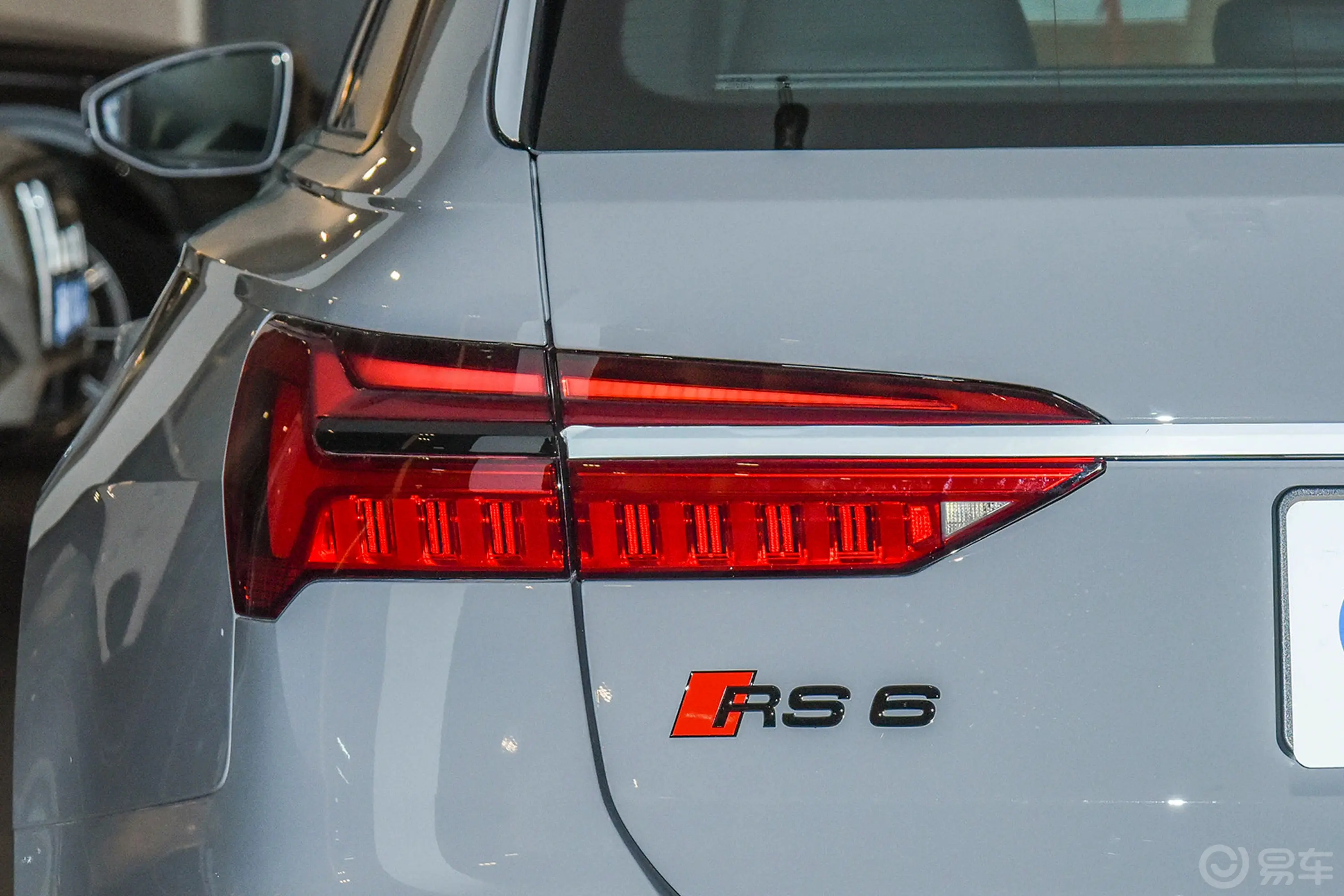奥迪RS 64.0T Avant Performance外观灯组