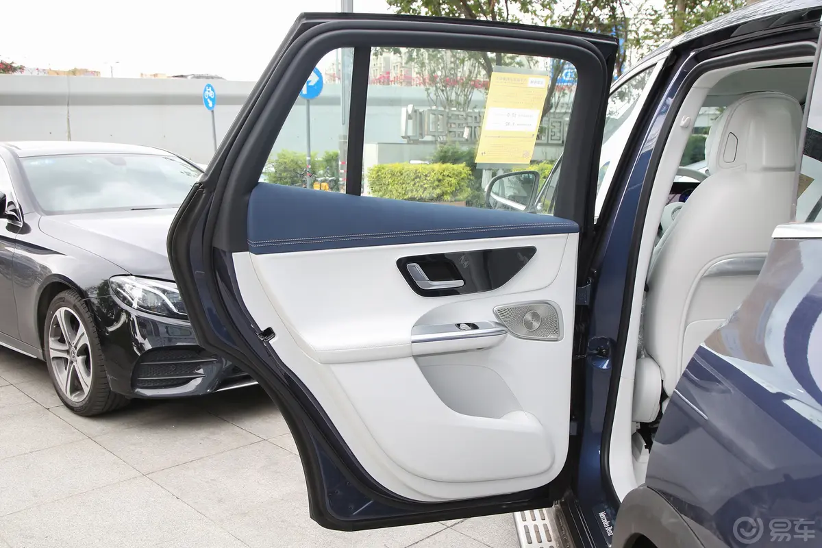 奔驰EQE SUV500 4MATIC 豪华版驾驶员侧后车门