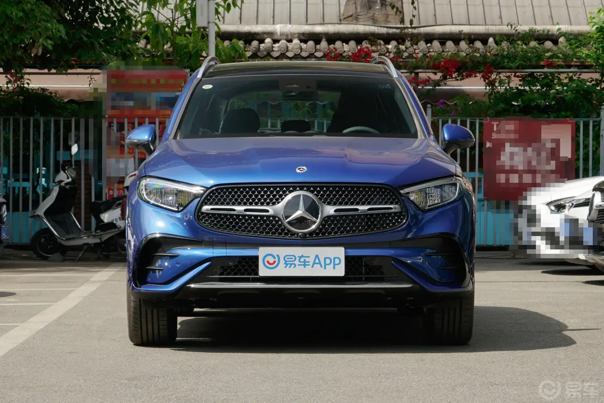 奔驰GLCGLC 300 L 4MATIC 动感型 5座正前水平