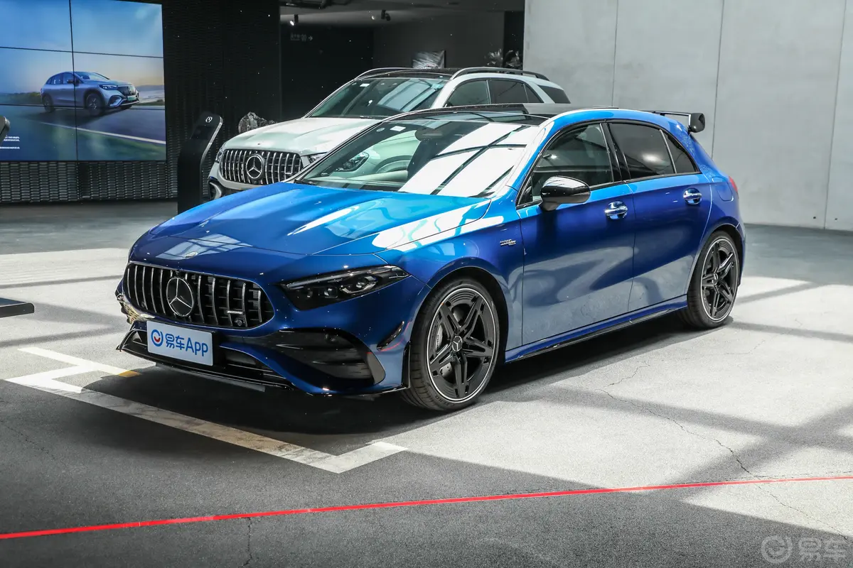 奔驰A级 AMG(进口)AMG A 35 4MATIC侧前45度车头向左水平