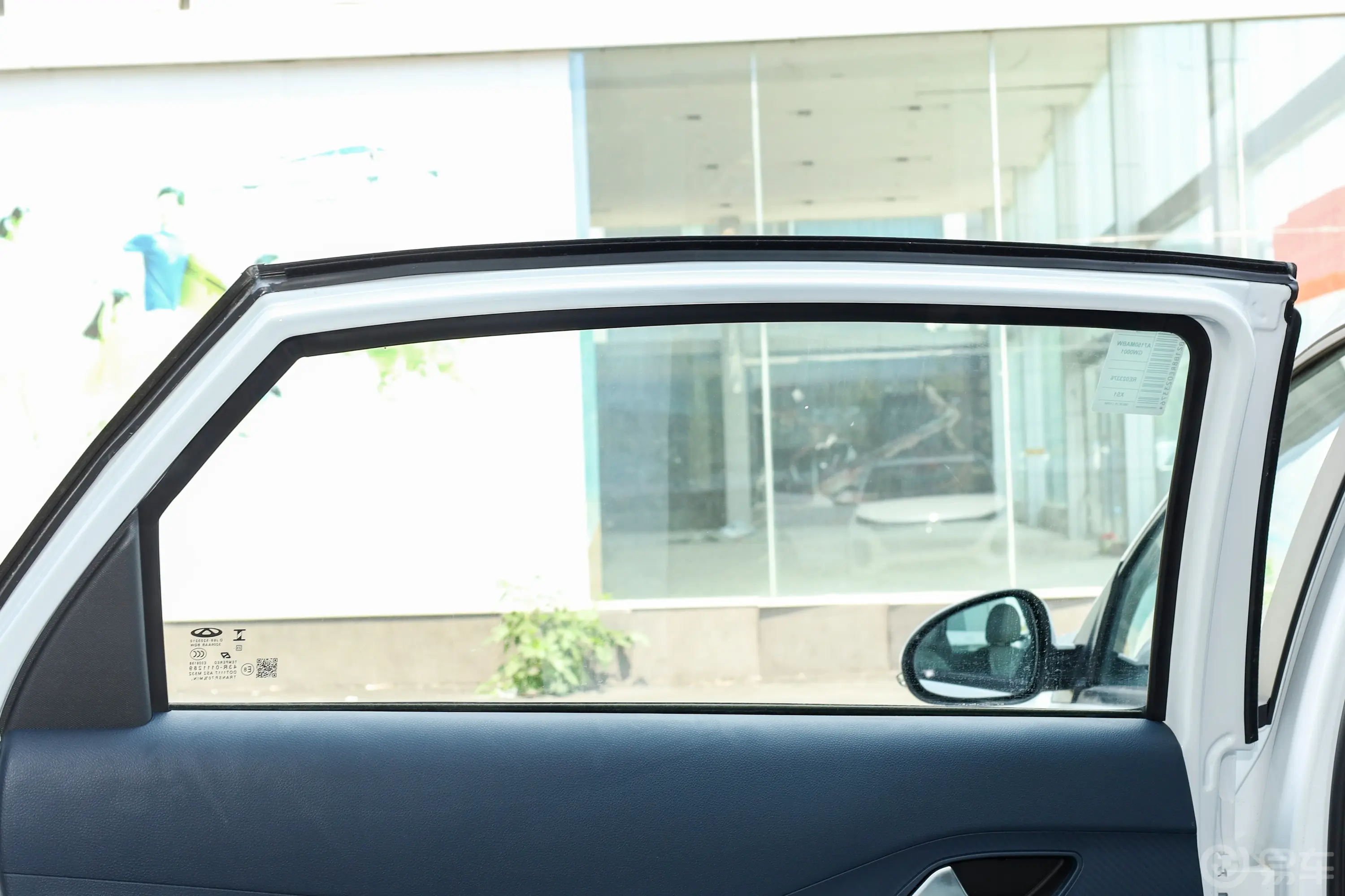 瑞虎3x惠民版 1.5L CVT时尚型后排侧窗遮阳帘