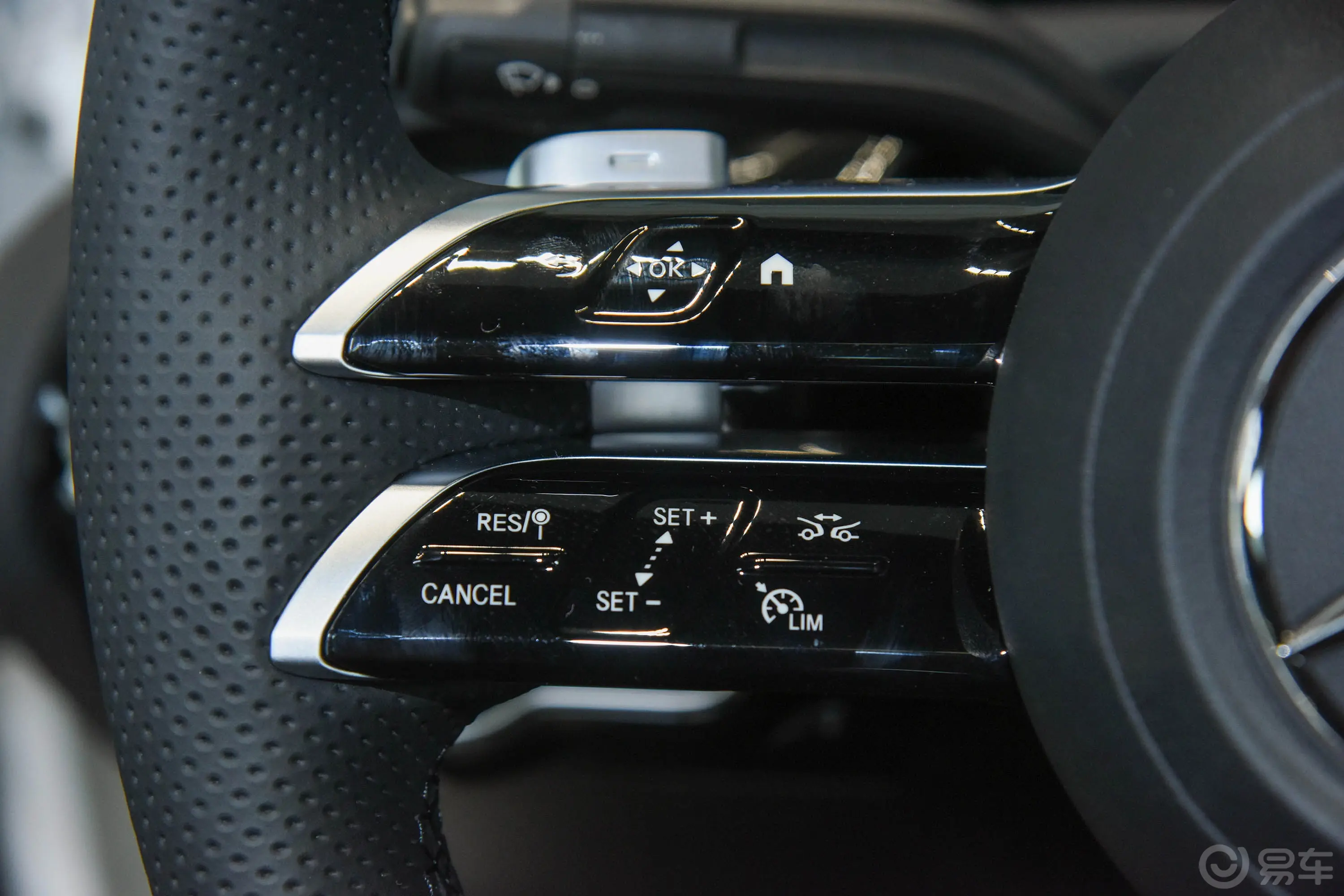 奔驰A级改款二 A 200 L 时尚型左侧方向盘功能按键