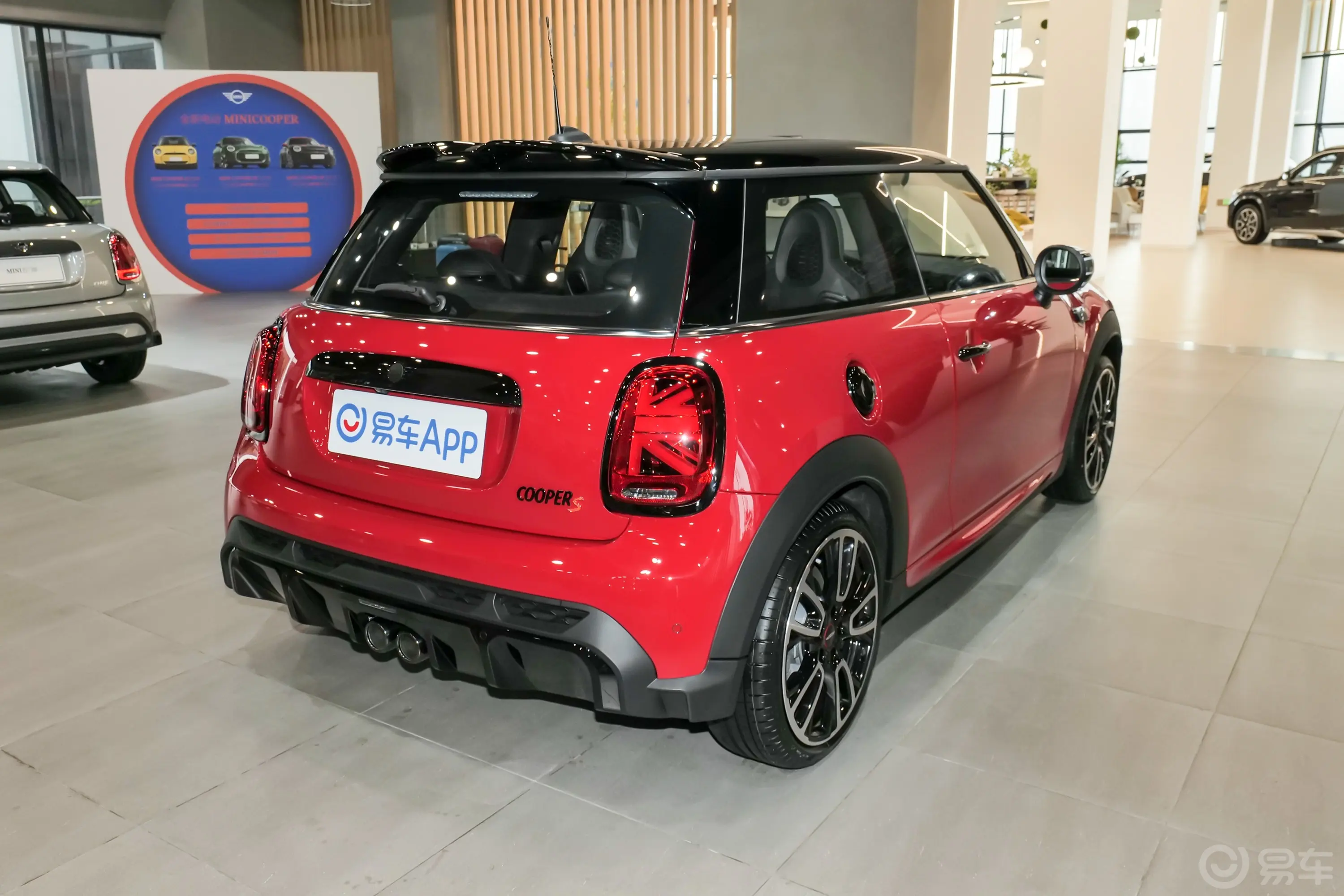 MINI改款 2.0T COOPER S 赛车手侧后45度车头向右水平