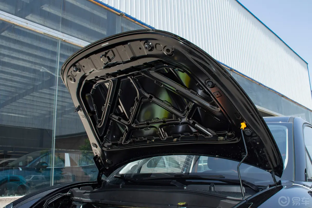 欧拉好猫GT木兰版 401km 豪华型发动机舱盖内侧