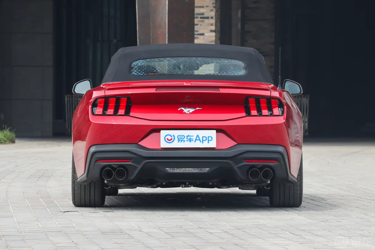 Mustang2.3T 敞篷运动版正后水平