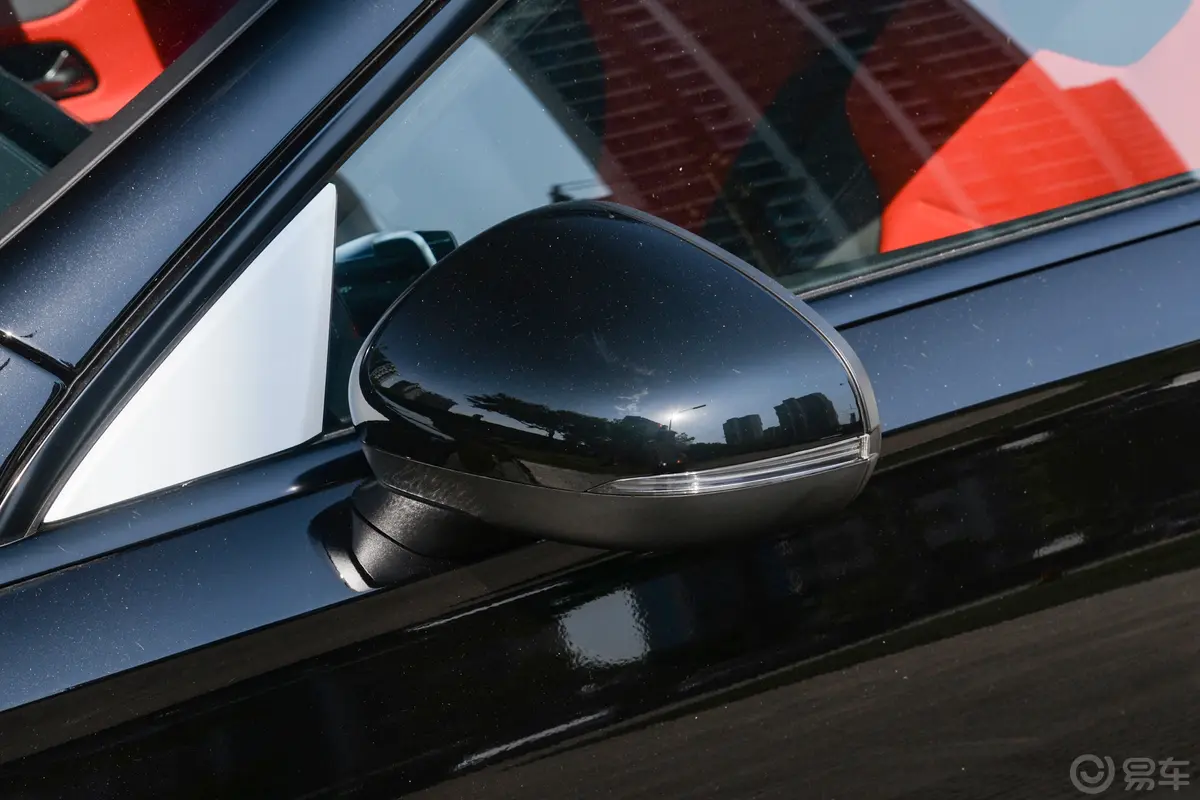 奔驰A级 AMG改款 AMG A 35 L 4MATIC主驾驶后视镜背面